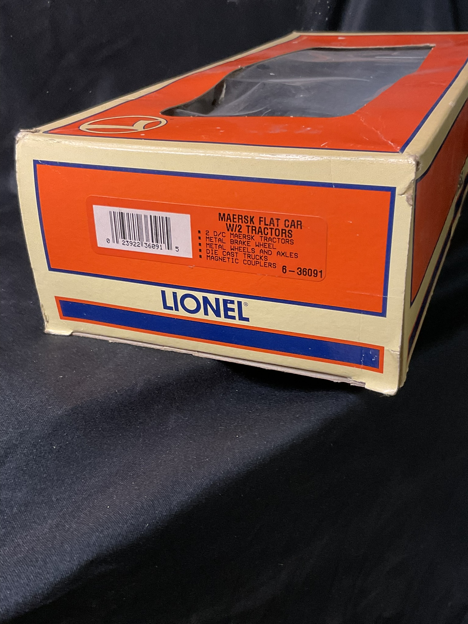 Lionel 6-36091 Maersk Flatcar with Two Tractors