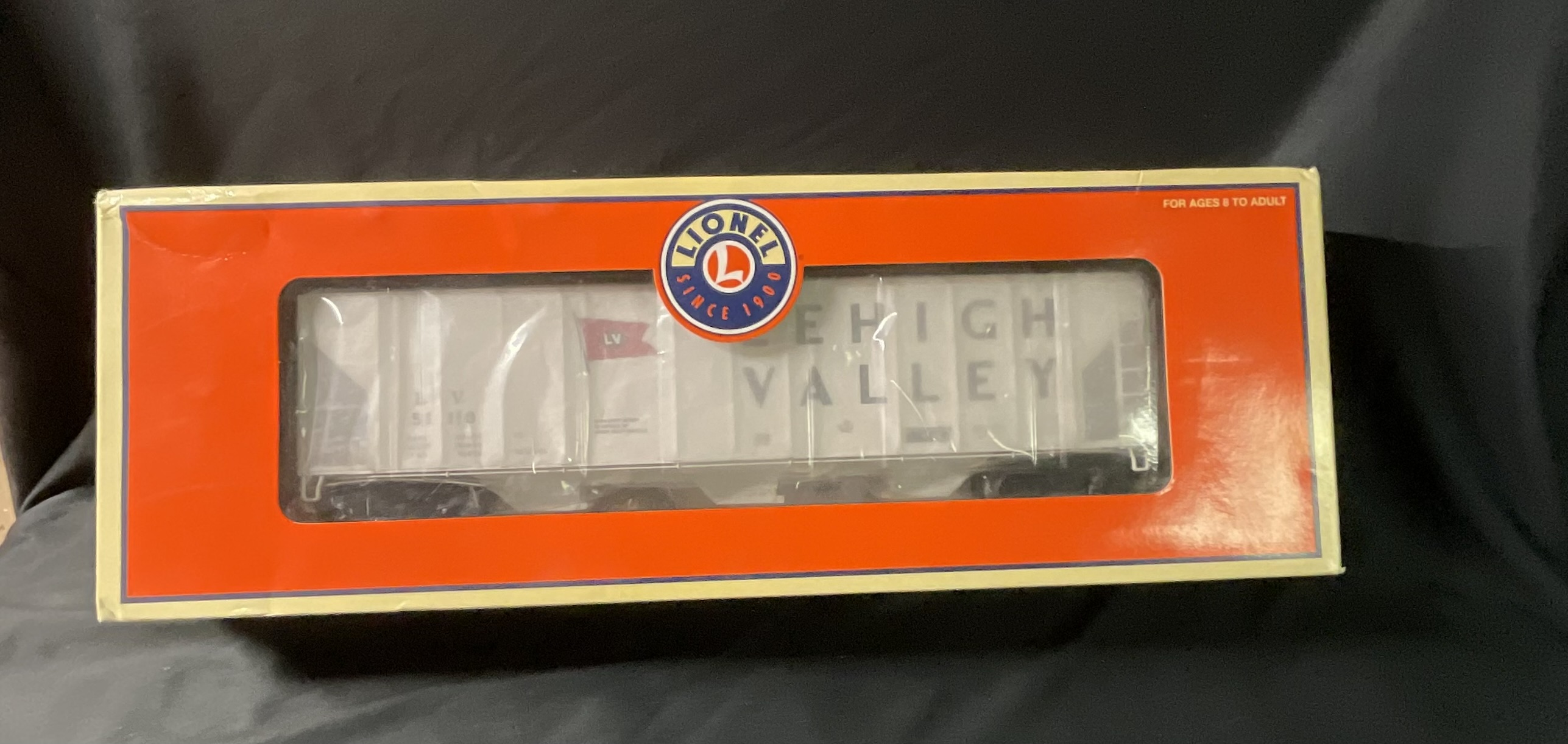 Lionel O-Gauge 6-17192 Lehigh Valley PS-2 Covered Hopper in Original Box