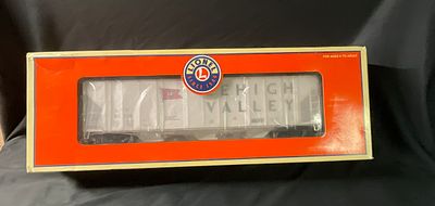 Lionel O-Gauge 6-17192 Lehigh Valley PS-2 Covered Hopper in Original Box. This is a Lionel 