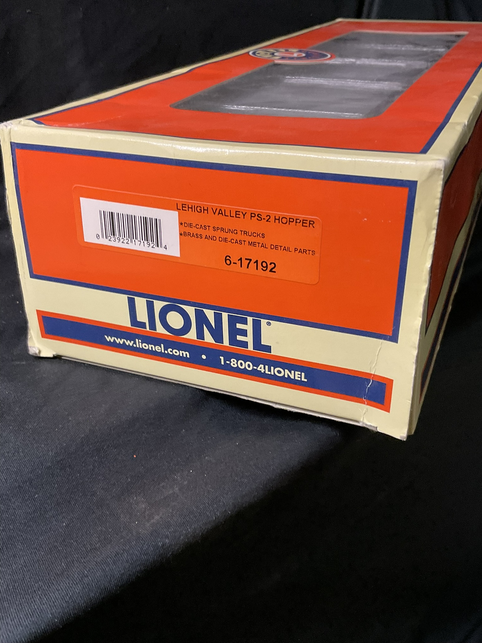 Lionel O-Gauge 6-17192 Lehigh Valley PS-2 Covered Hopper in Original Box