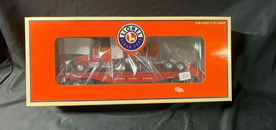 Lionel 6-26057 Southern Pacific Flatcar with Die-Cast Tractors. This is a Lionel model train 