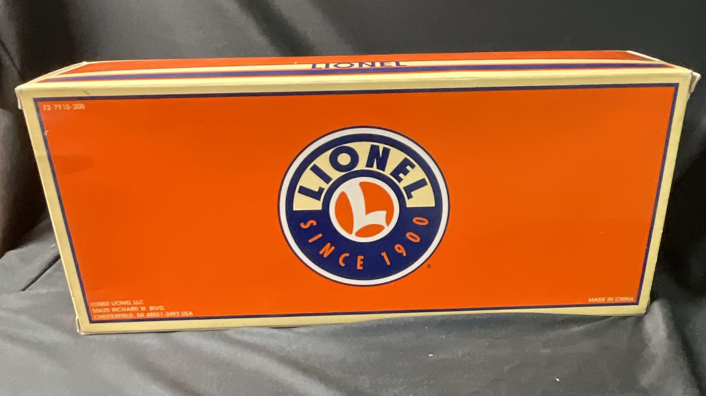 Lionel 6-26057 Southern Pacific Flatcar with Die-Cast Tractors