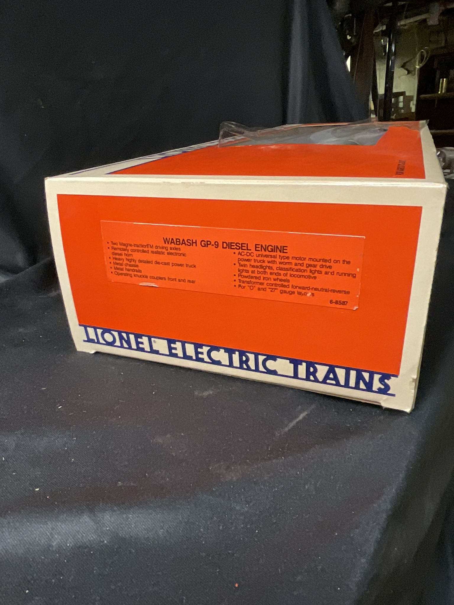 Lionel O/O-27 Gauge Wabash GP-9 Diesel Locomotive No. 6-8587