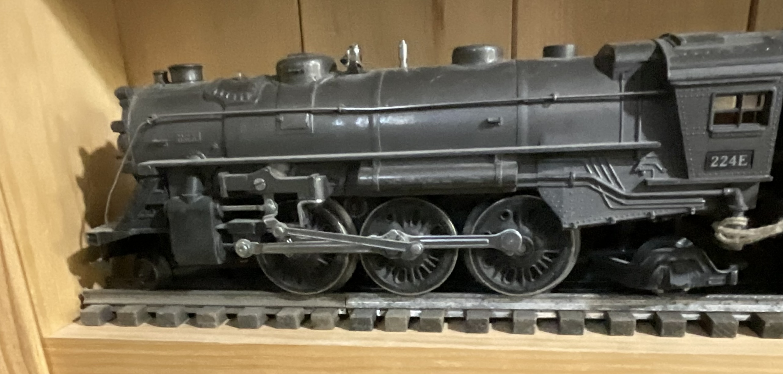 Lionel 224E O-Gauge Steam Locomotive and Lionel Lines Tender