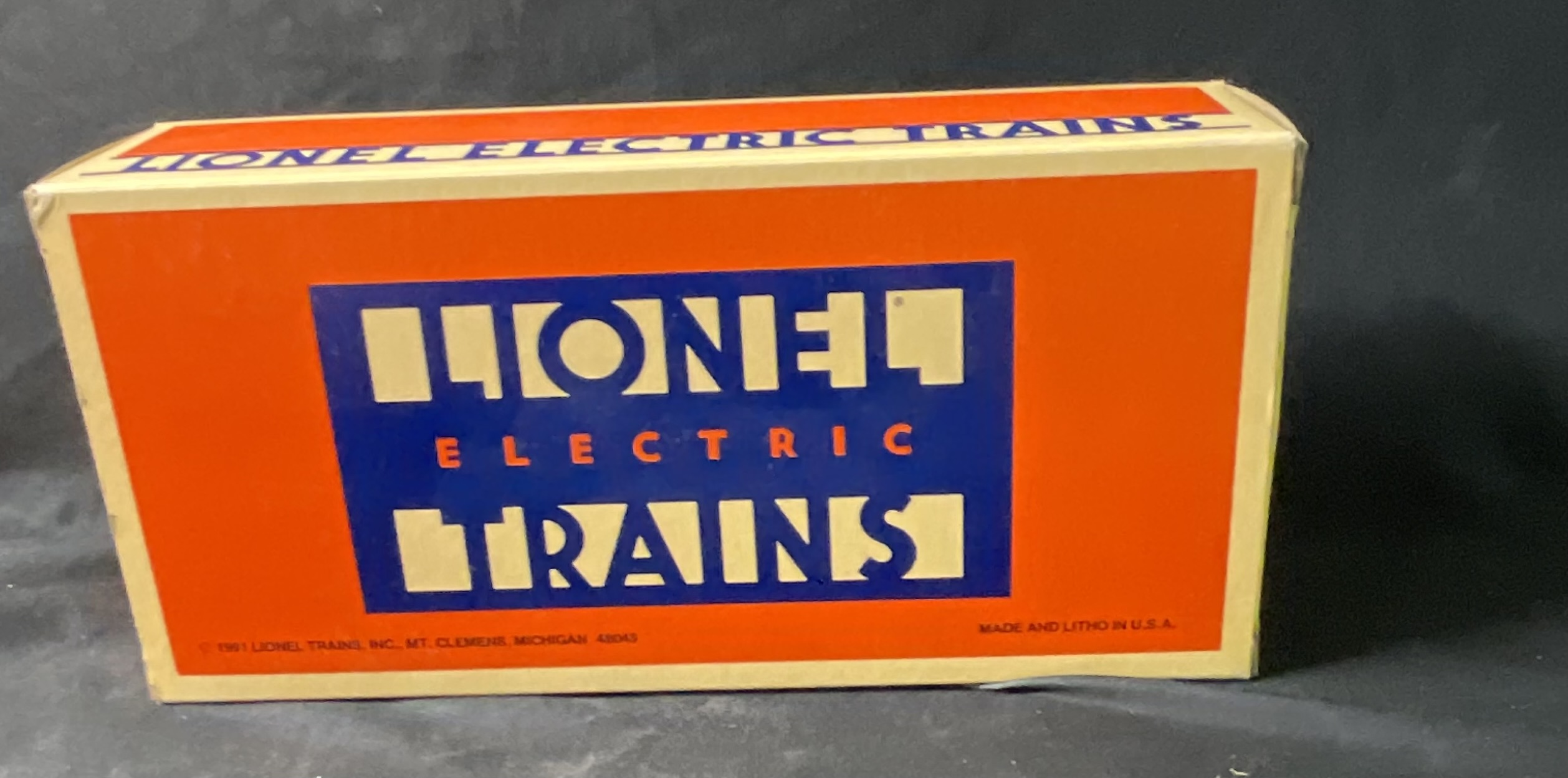 Lionel O-Gauge 6-16547 Christmas Square-Window Caboose in Original Box