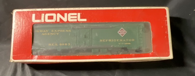 Lionel 6-9863 Railway Express Agency Billboard Reefer with Original Box