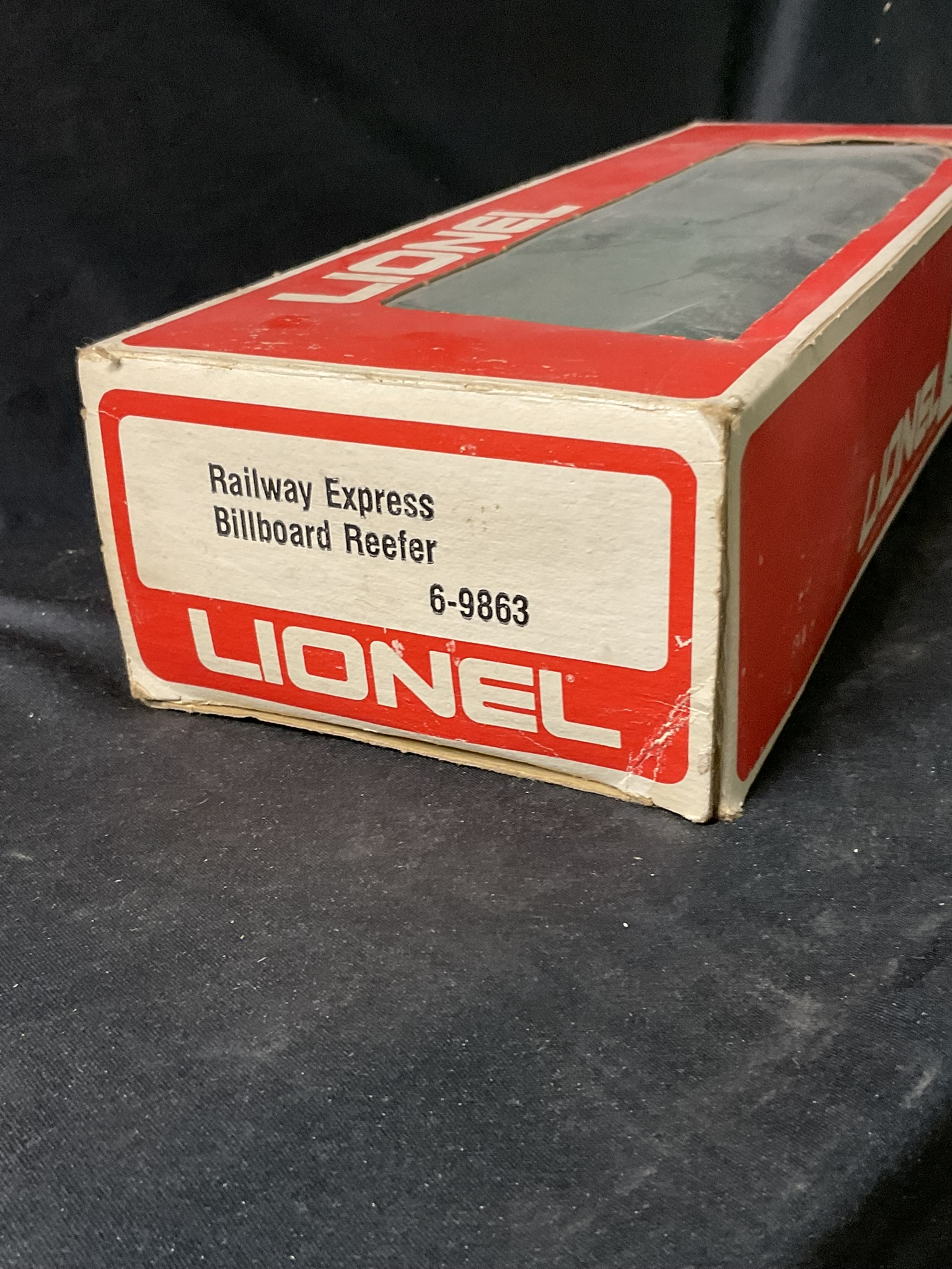 Lionel 6-9863 Railway Express Agency Billboard Reefer with Original Box