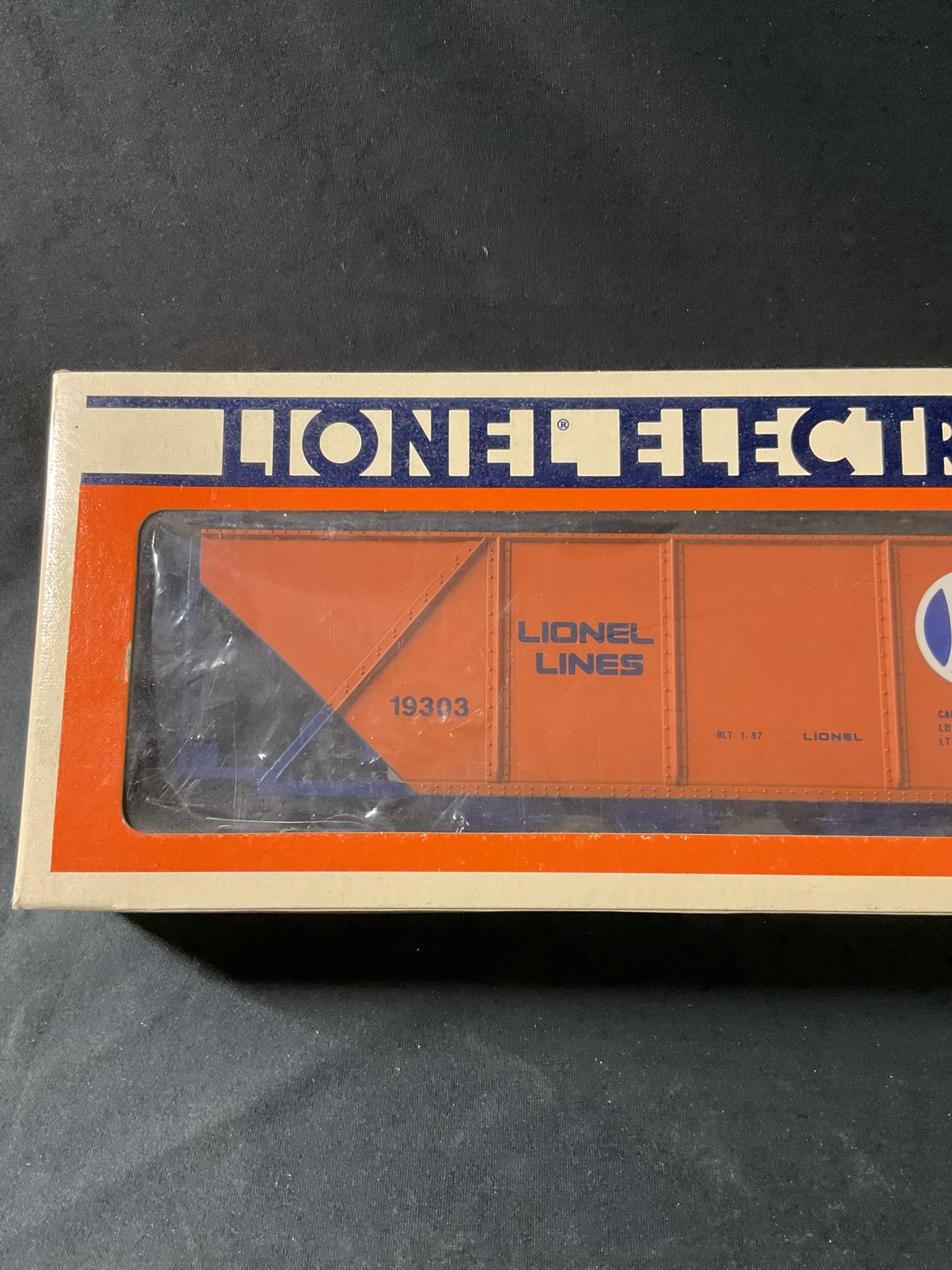 Lionel Electric Trains O-Gauge Lionel Lines Hopper with Coal Load 6-19303