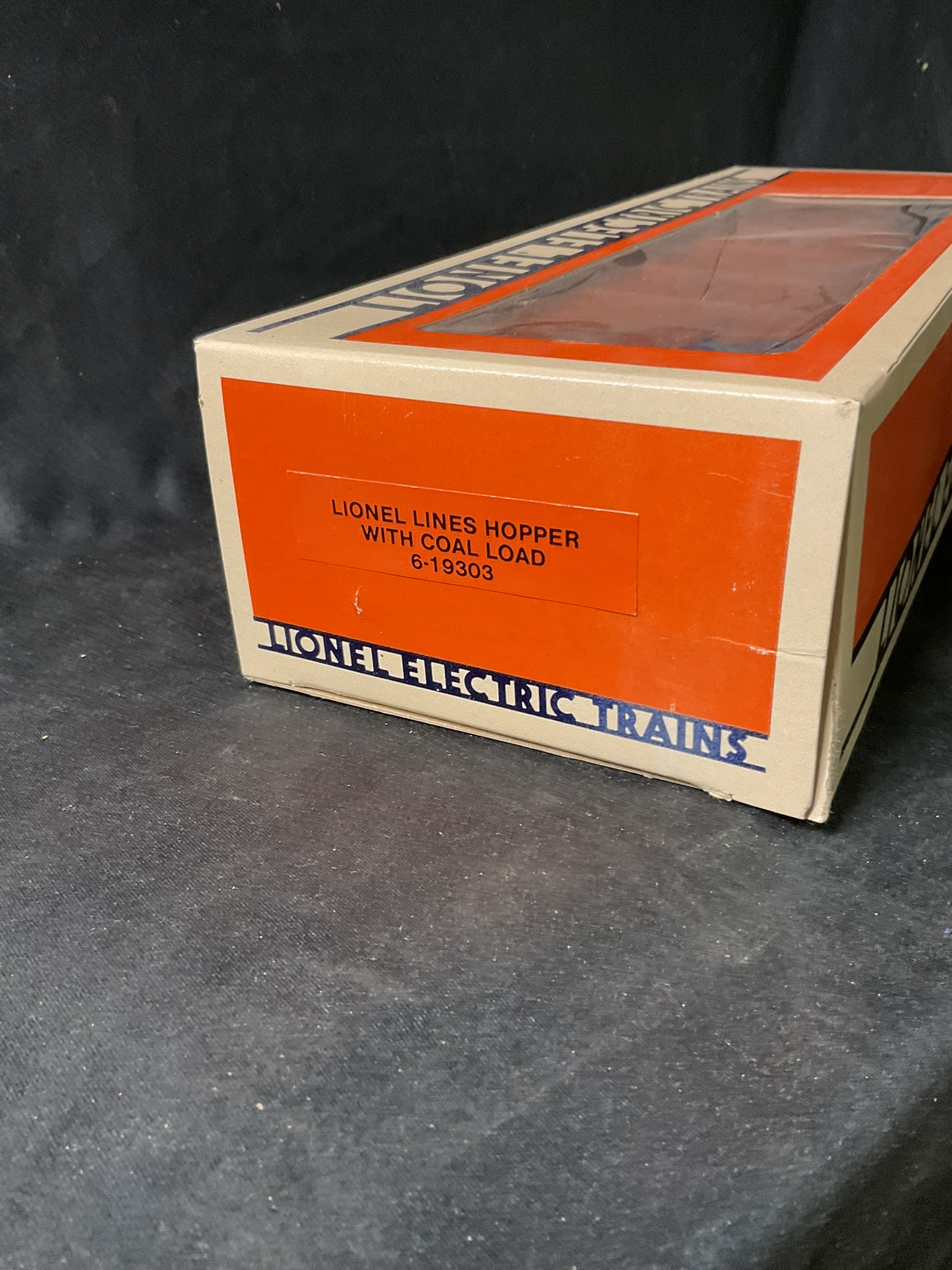 Lionel Electric Trains O-Gauge Lionel Lines Hopper with Coal Load 6-19303