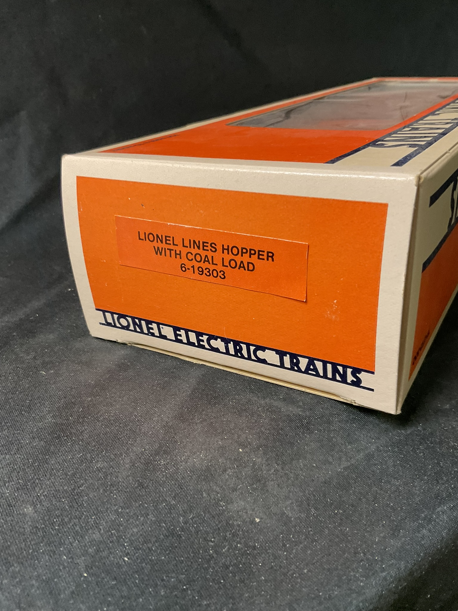 Lionel Electric Trains O-Gauge Lionel Lines Hopper with Coal Load 6-19303