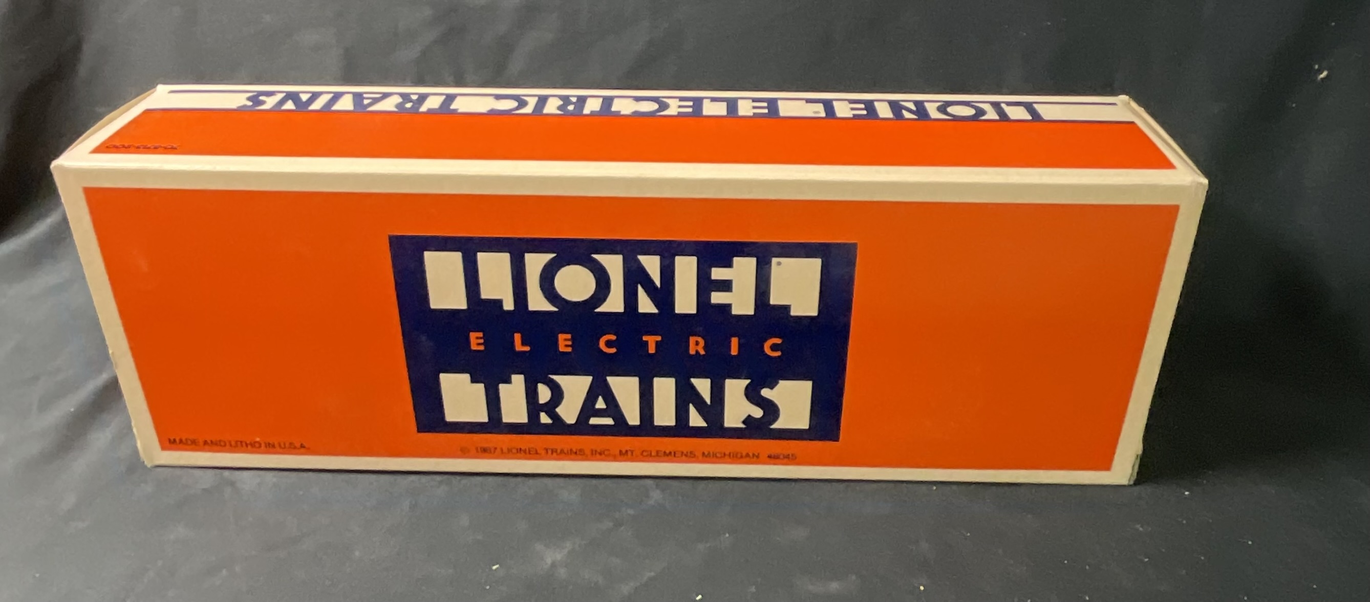 Lionel Electric Trains O-Gauge Lionel Lines Hopper with Coal Load 6-19303