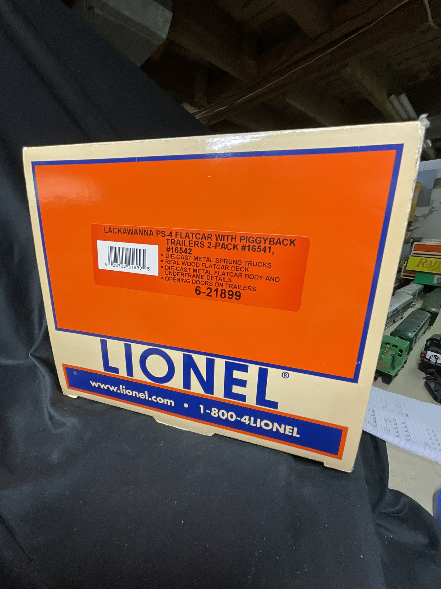 A Pair of Lionel O-Gauge Lackawanna PS-4 Flatcars with Phoebe Snow Piggyback Trailers