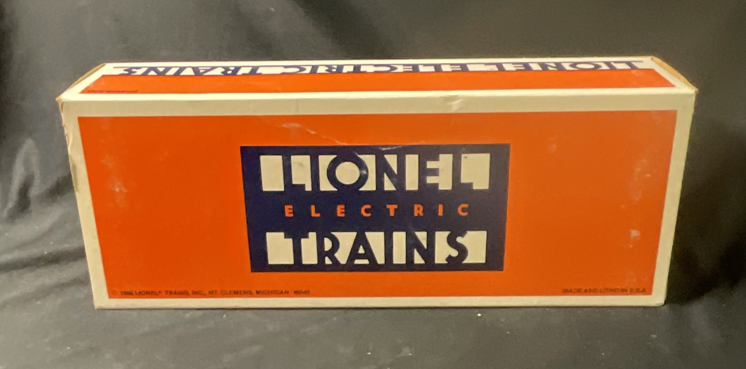 1988 Lionel Christmas Boxcar Model 6-19904 in Original Box