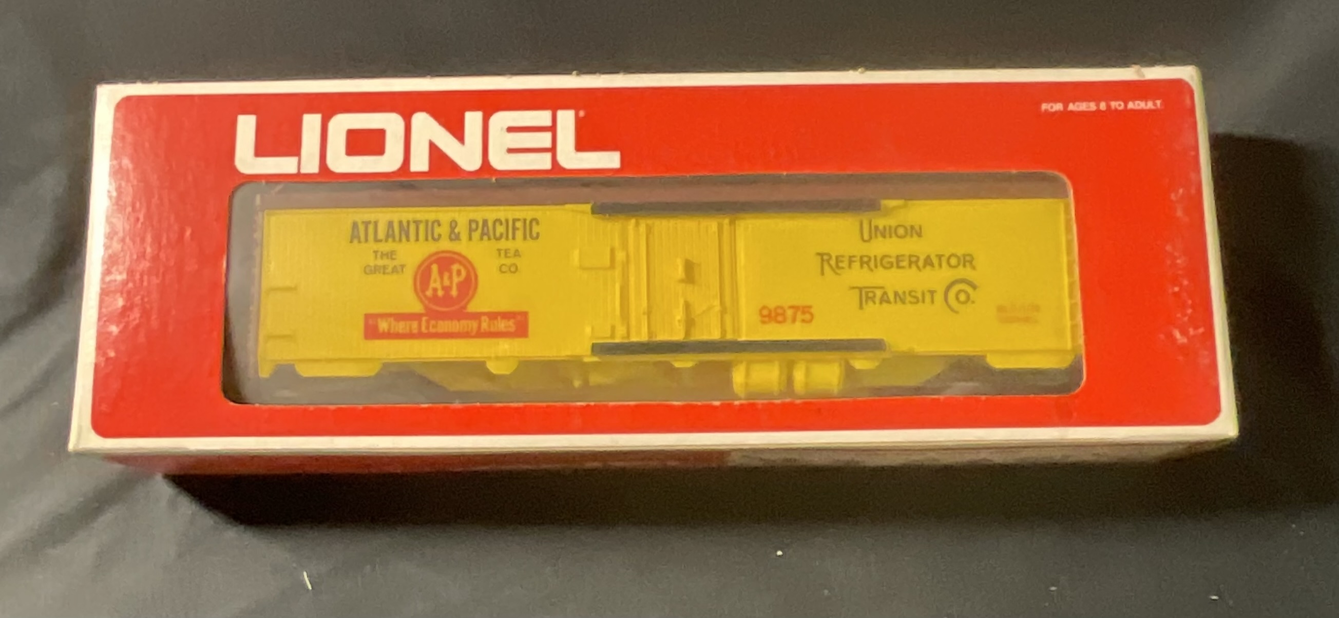 Lionel 6-9875 O-Gauge Atlantic and Pacific (A&P) Billboard Reefer Car in Original Box