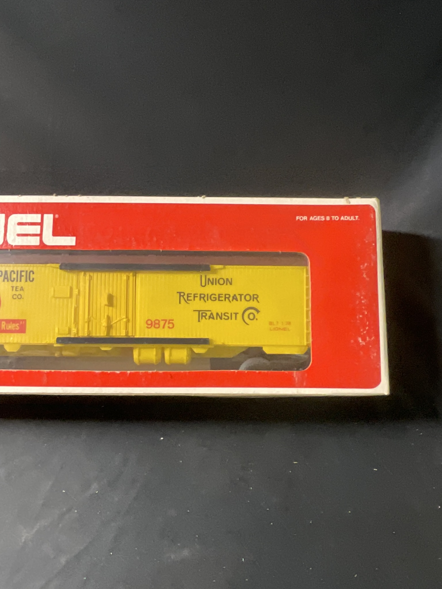 Lionel 6-9875 O-Gauge Atlantic and Pacific (A&P) Billboard Reefer Car in Original Box