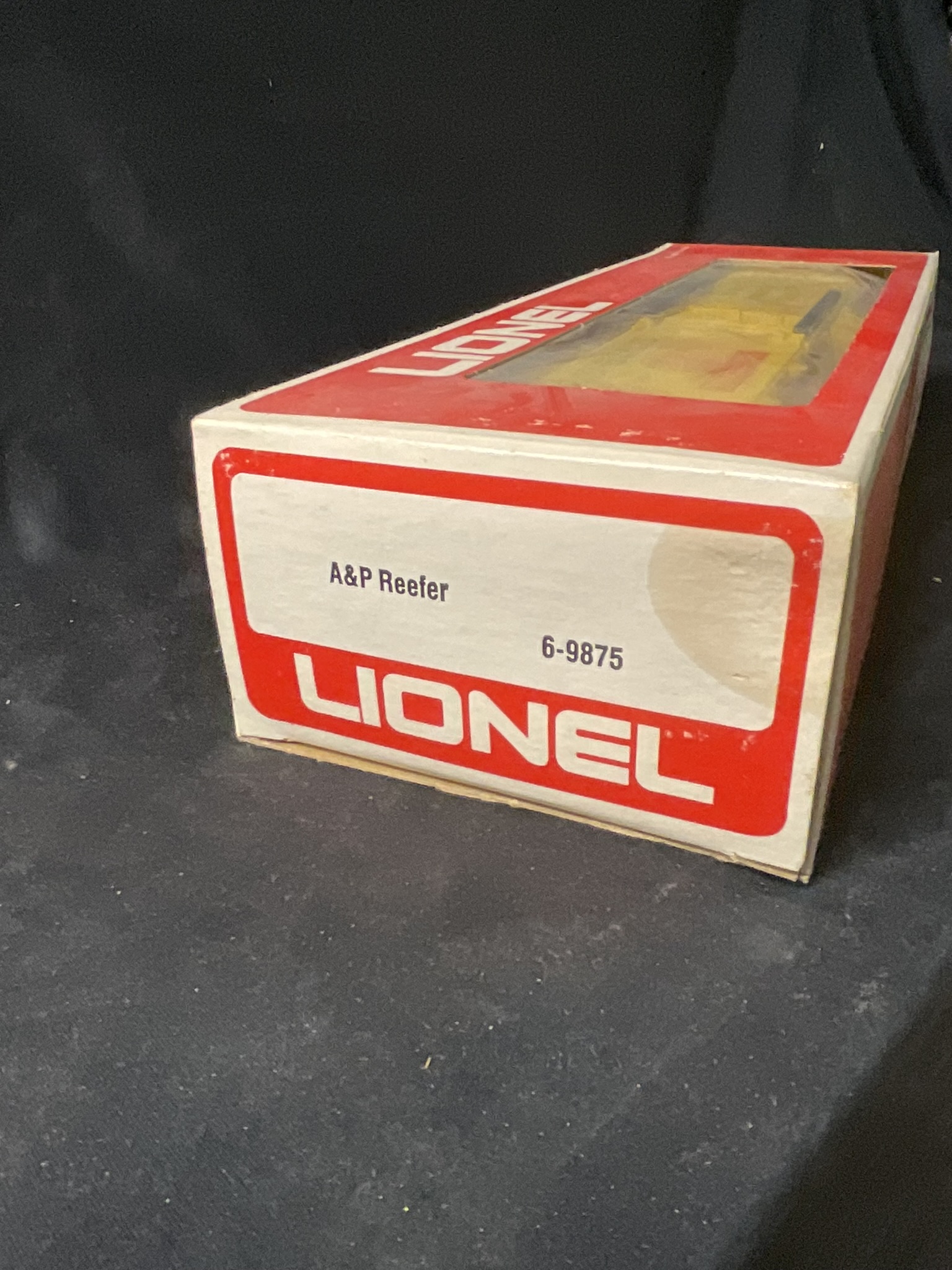 Lionel 6-9875 O-Gauge Atlantic and Pacific (A&P) Billboard Reefer Car in Original Box