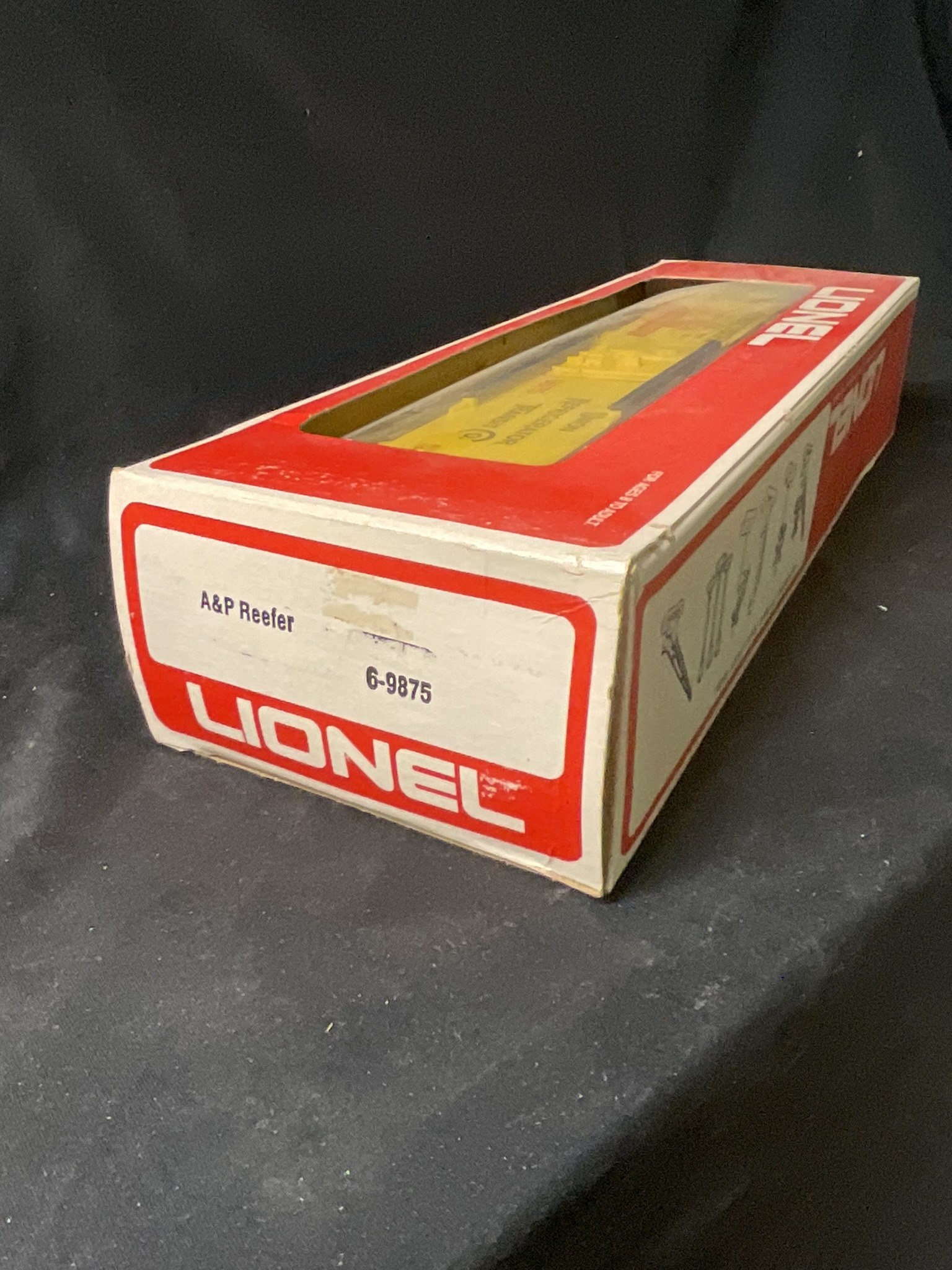 Lionel 6-9875 O-Gauge Atlantic and Pacific (A&P) Billboard Reefer Car in Original Box