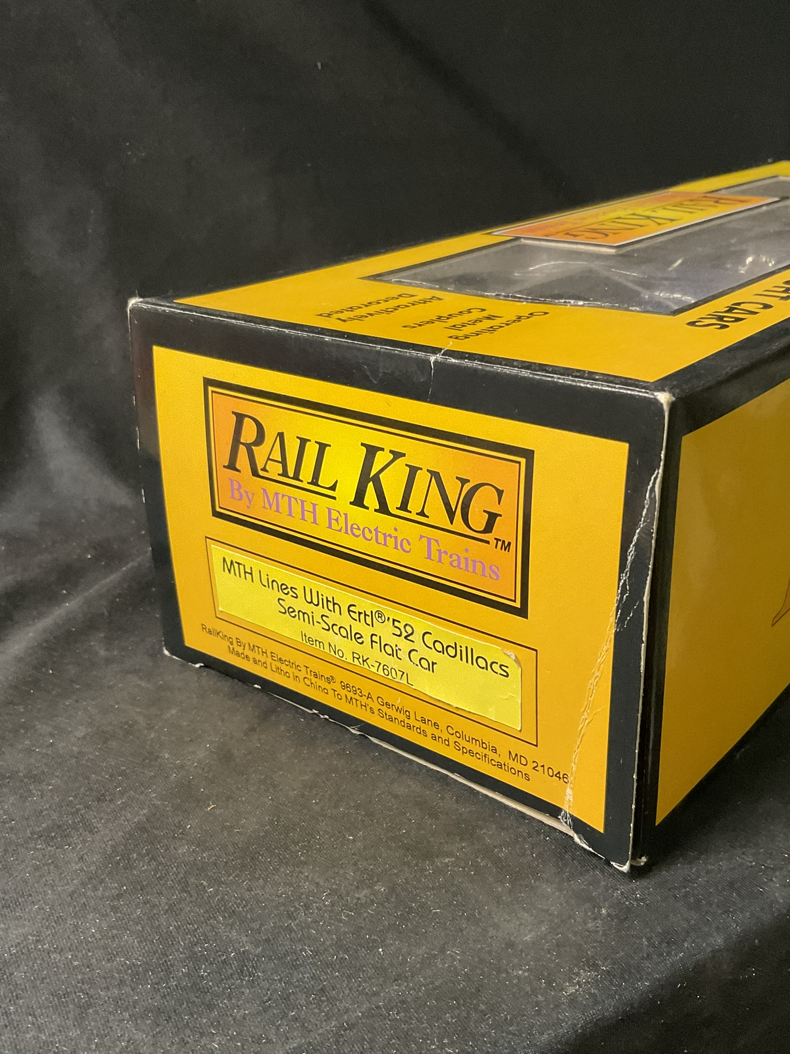 MTH RailKing RK-7607L O Gauge MTH Lines Flat Car with A Pair of Ertl 1952 Cadillacs