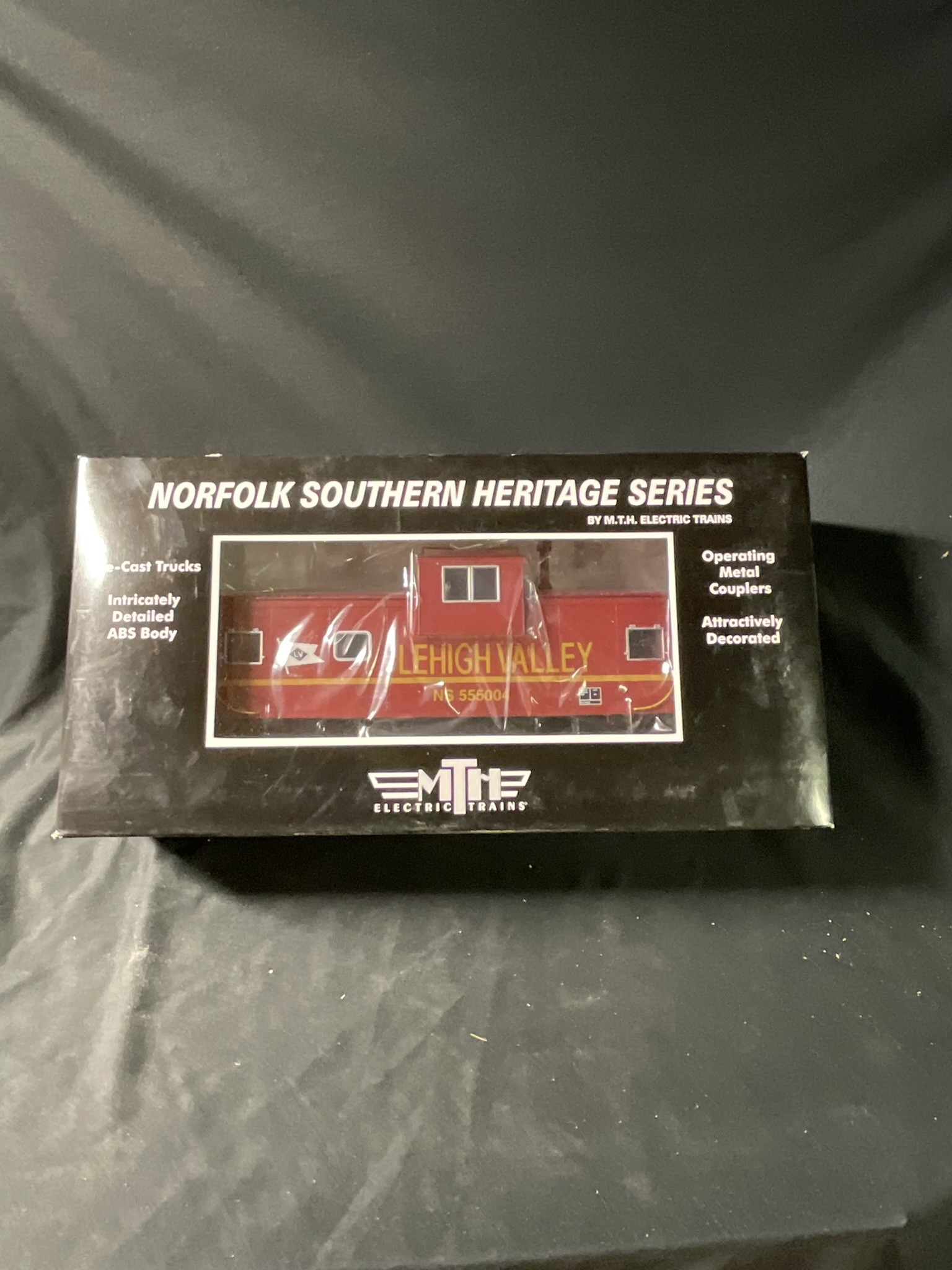 M.T.H. Electric Trains O-Gauge Norfolk Southern Heritage Series Lehigh Valley Extended Vision Caboose