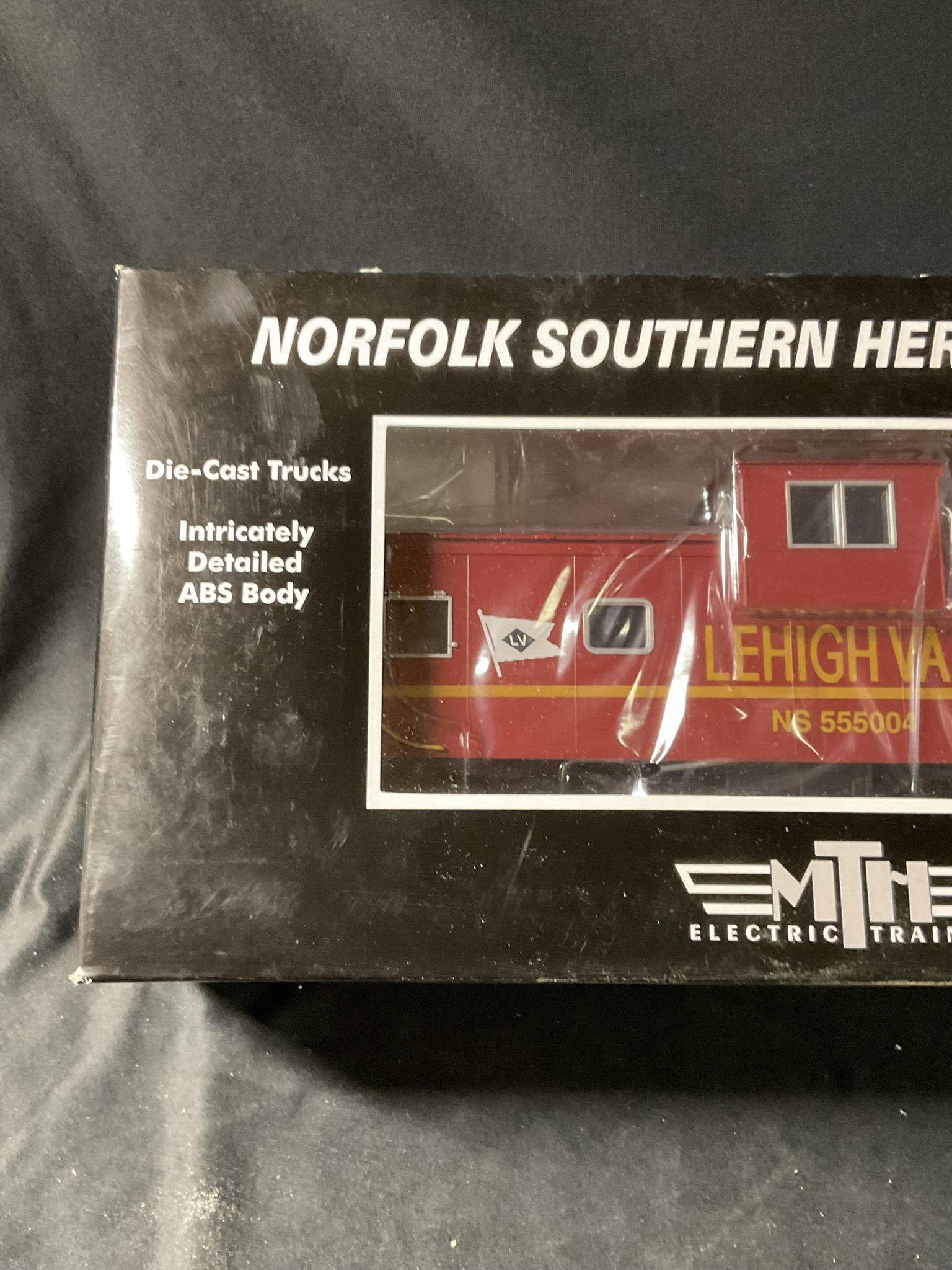 M.T.H. Electric Trains O-Gauge Norfolk Southern Heritage Series Lehigh Valley Extended Vision Caboose
