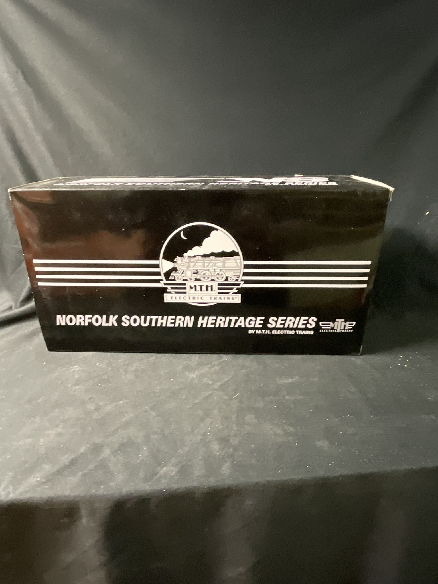 M.T.H. Electric Trains O-Gauge Norfolk Southern Heritage Series Lehigh Valley Extended Vision Caboose