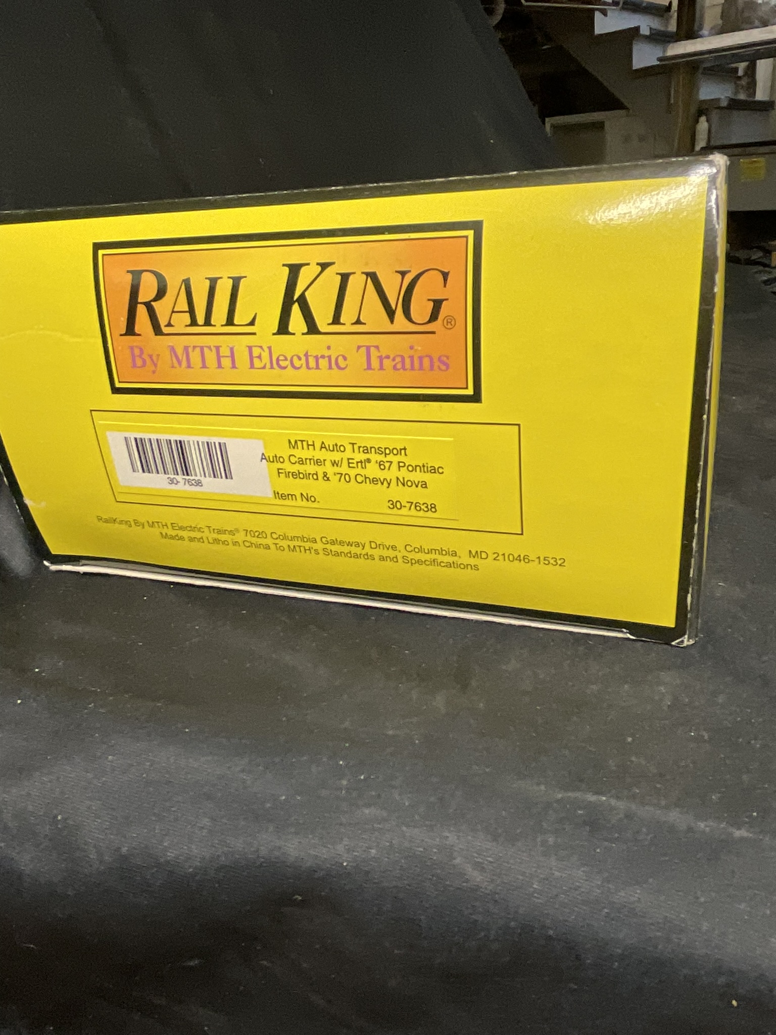 Rail King By MTH Electric Trains O Gauge Auto Transport Set with Four Die-Cast Automobiles 30-7638