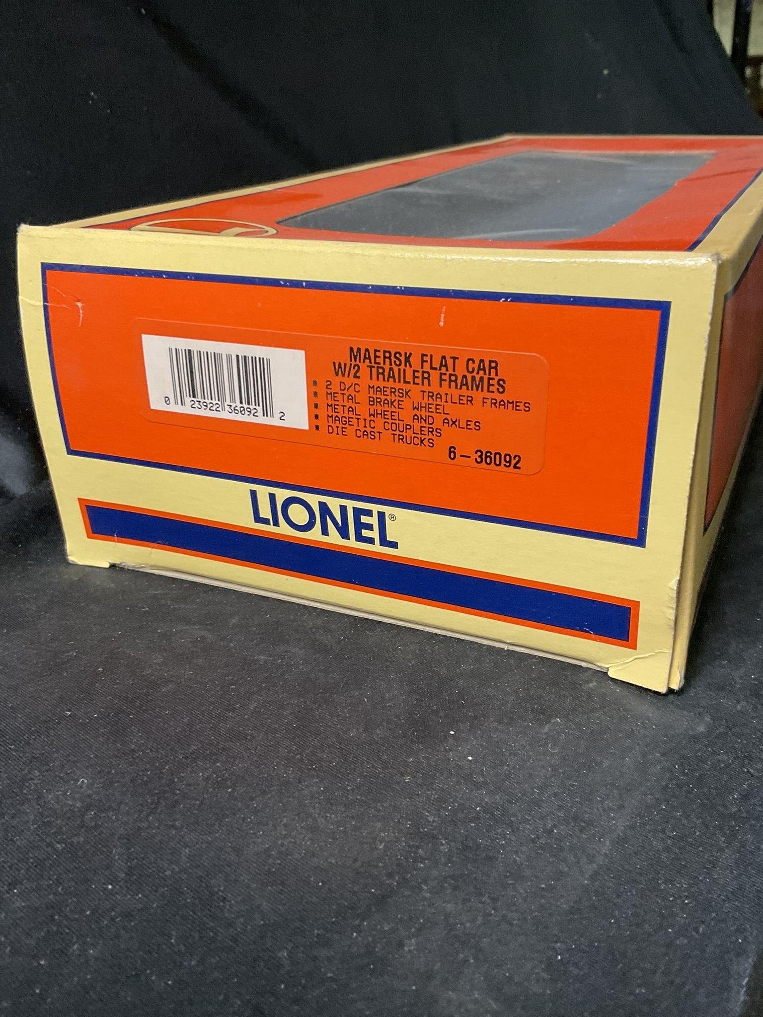 Lionel Maersk Flat Car with Two Trailer Frames Model 6-36092