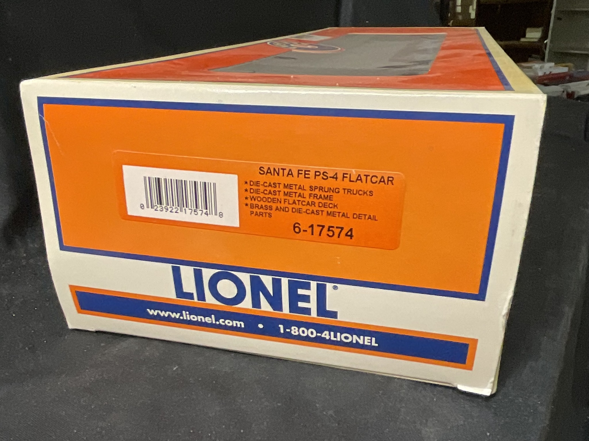 Lionel O-Gauge Santa Fe PS-4 Flatcar 6-17574 in Original Box
