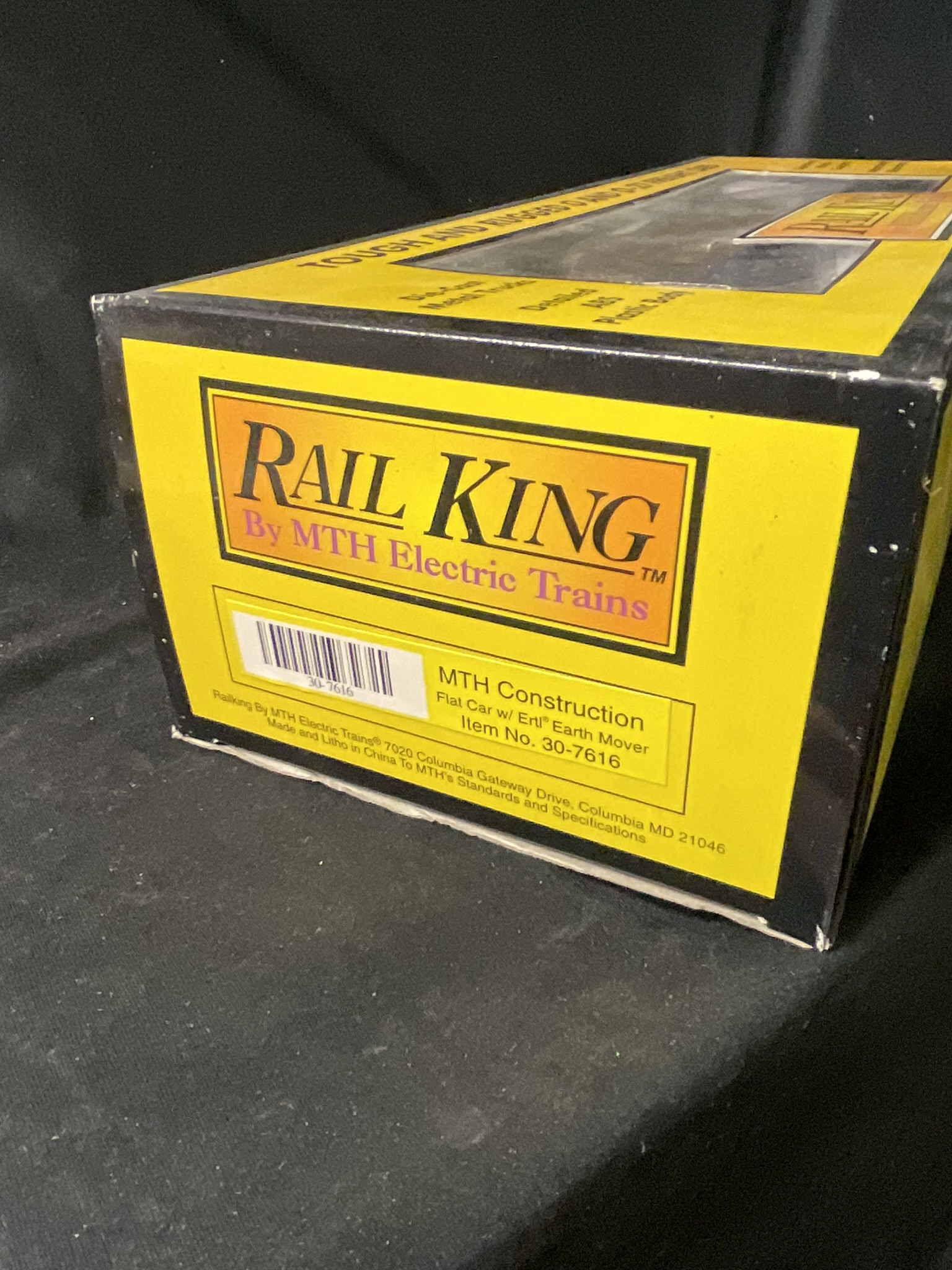 RailKing by MTH Electric Trains O-Gauge Flatcar with Ertl Earth Mover Item Number 30-7616