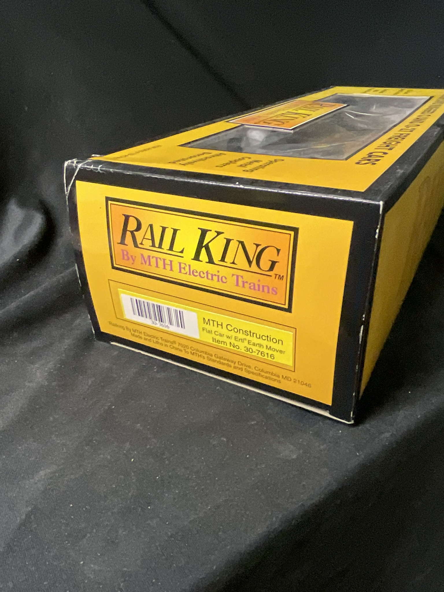 RailKing by MTH Electric Trains O-Gauge Flatcar with Ertl Earth Mover Item Number 30-7616
