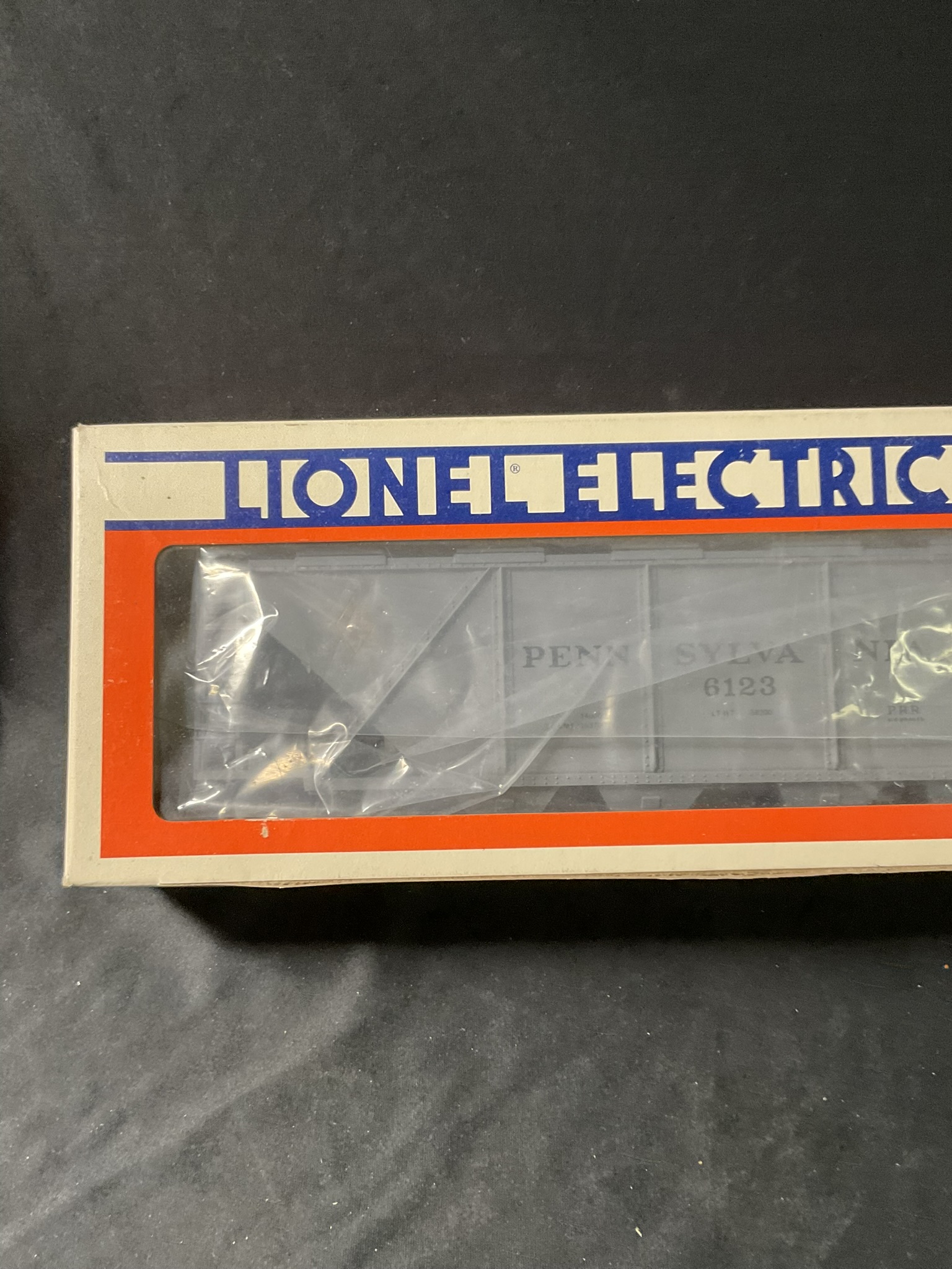 Lionel O-Gauge Pennsylvania Railroad Covered Hopper Car, No. 6-6123