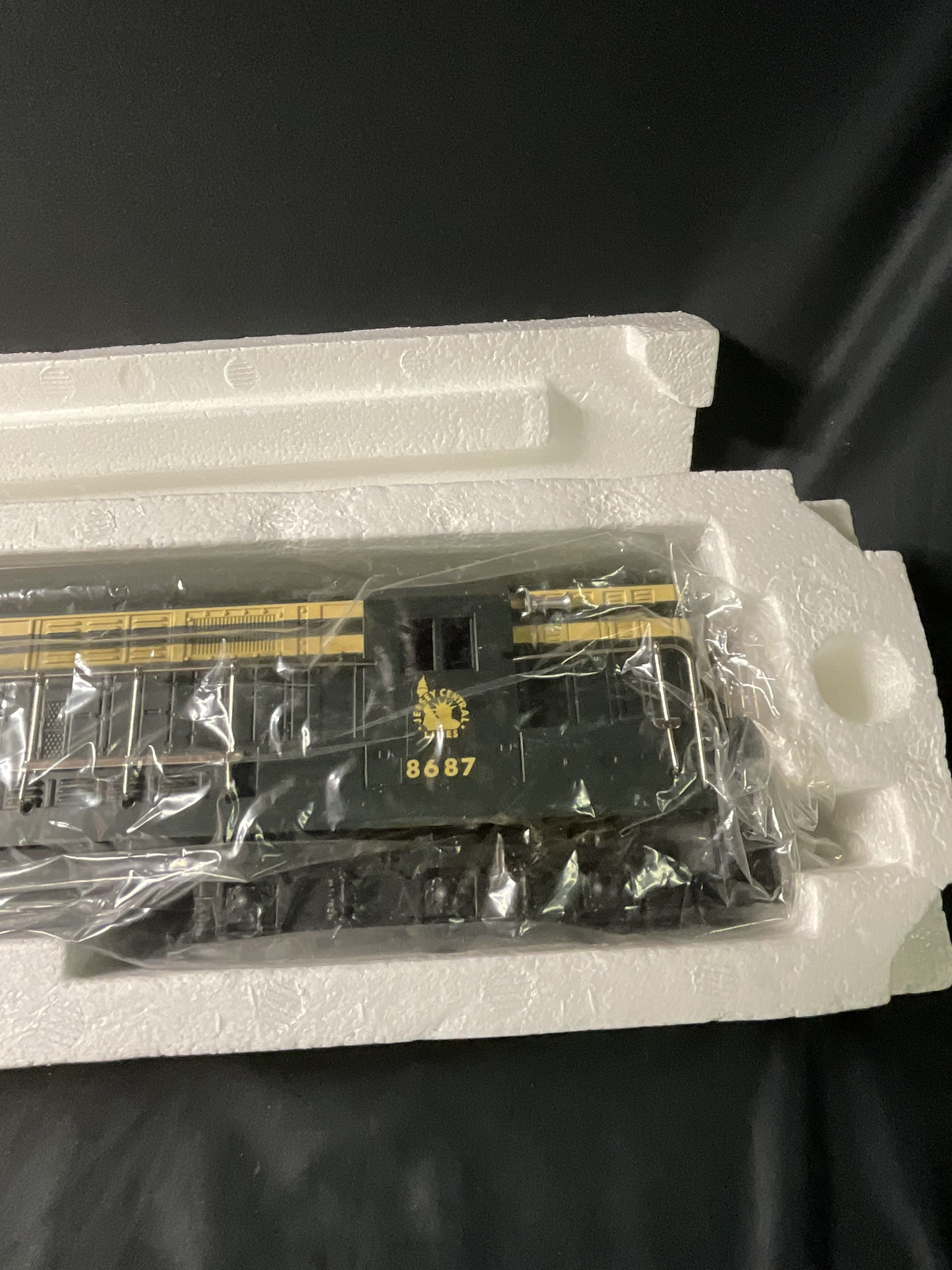 Lionel 6-8687 Jersey Central Fairbanks Morse Train Master Diesel Locomotive O-Gauge