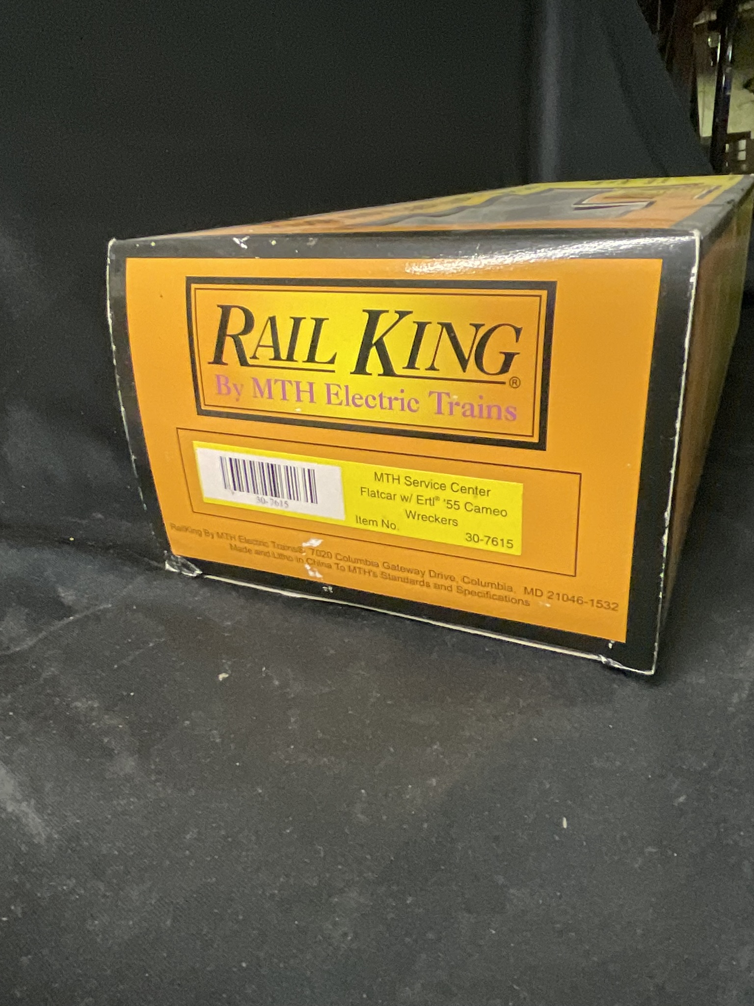 Rail King by MTH O-Gauge Service Center Flatcar with Ertl 1955 Chevy Cameo Wreckers Item No 30-7615