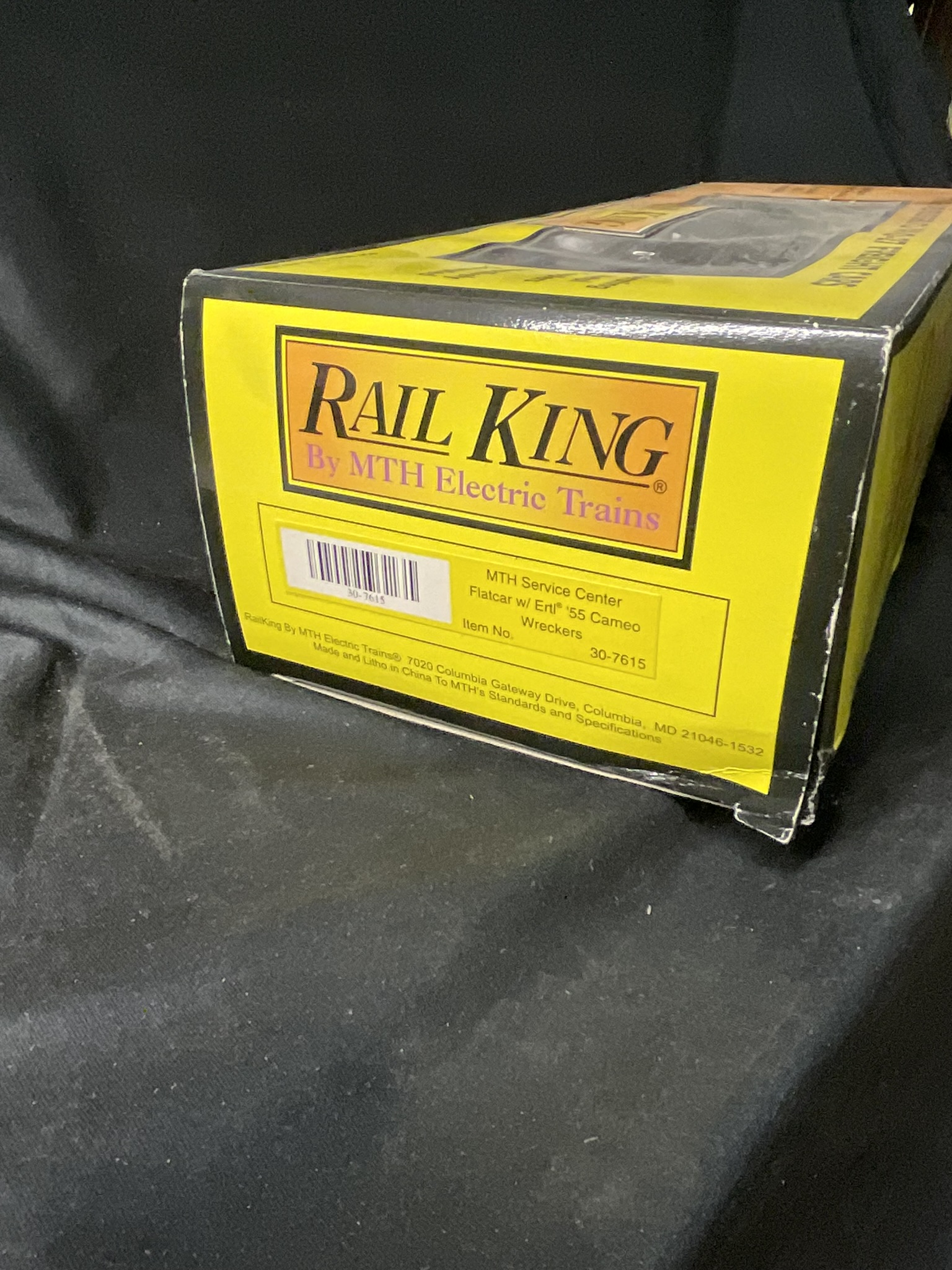 Rail King by MTH O-Gauge Service Center Flatcar with Ertl 1955 Chevy Cameo Wreckers Item No 30-7615