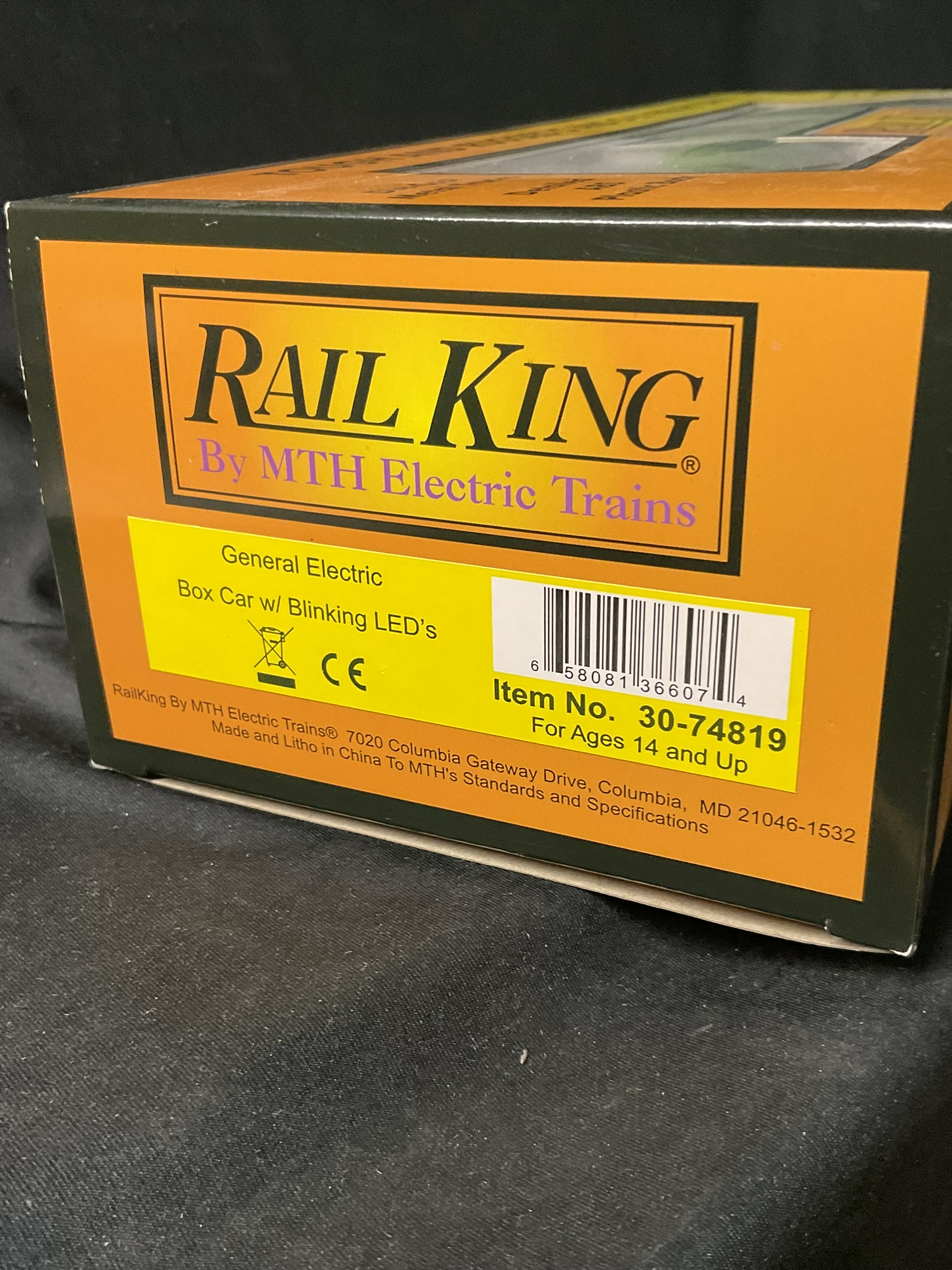 MTH RailKing O Gauge General Electric Box Car with Blinking LEDs No. 30-74819