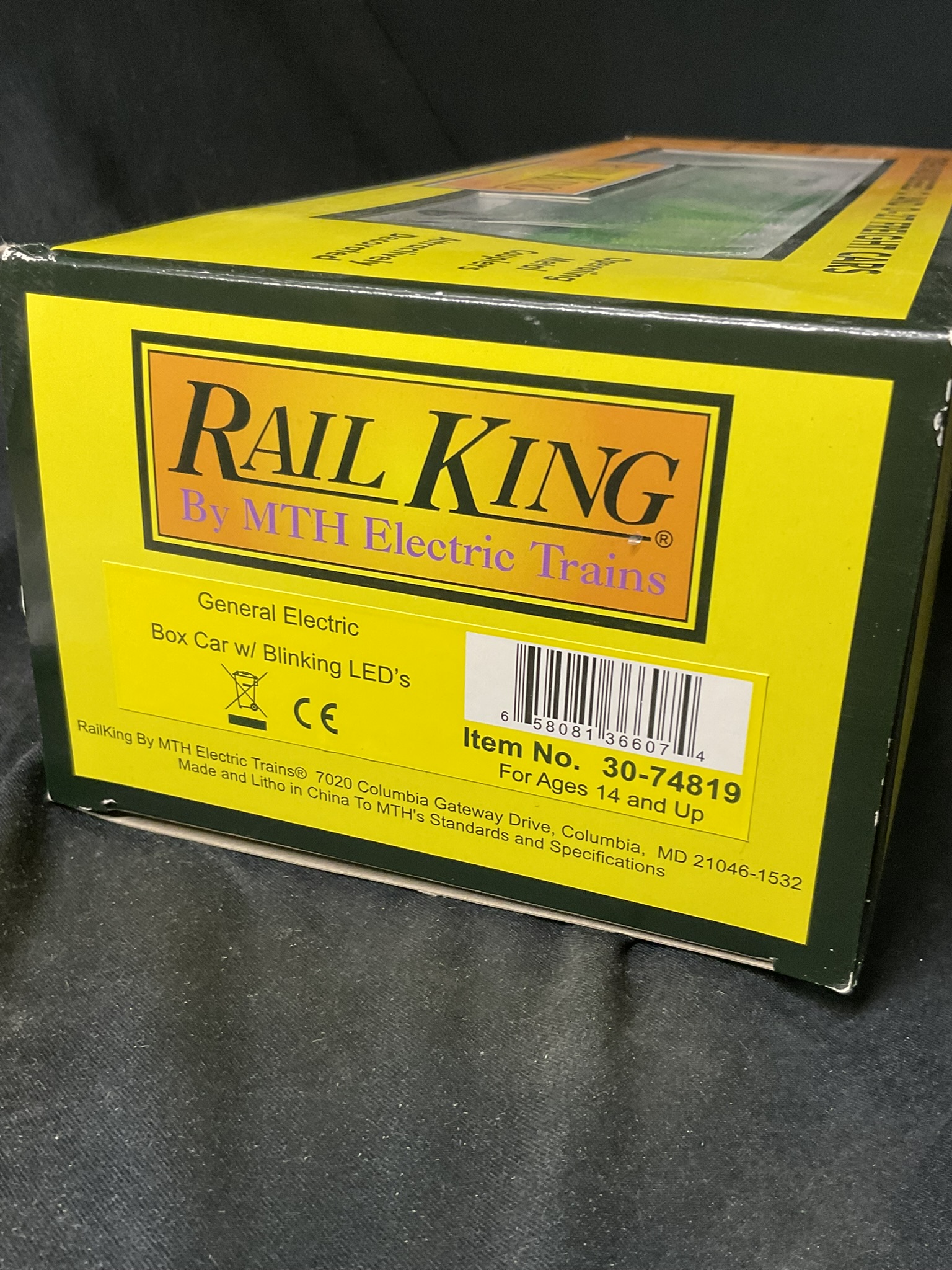 MTH RailKing O Gauge General Electric Box Car with Blinking LEDs No. 30-74819