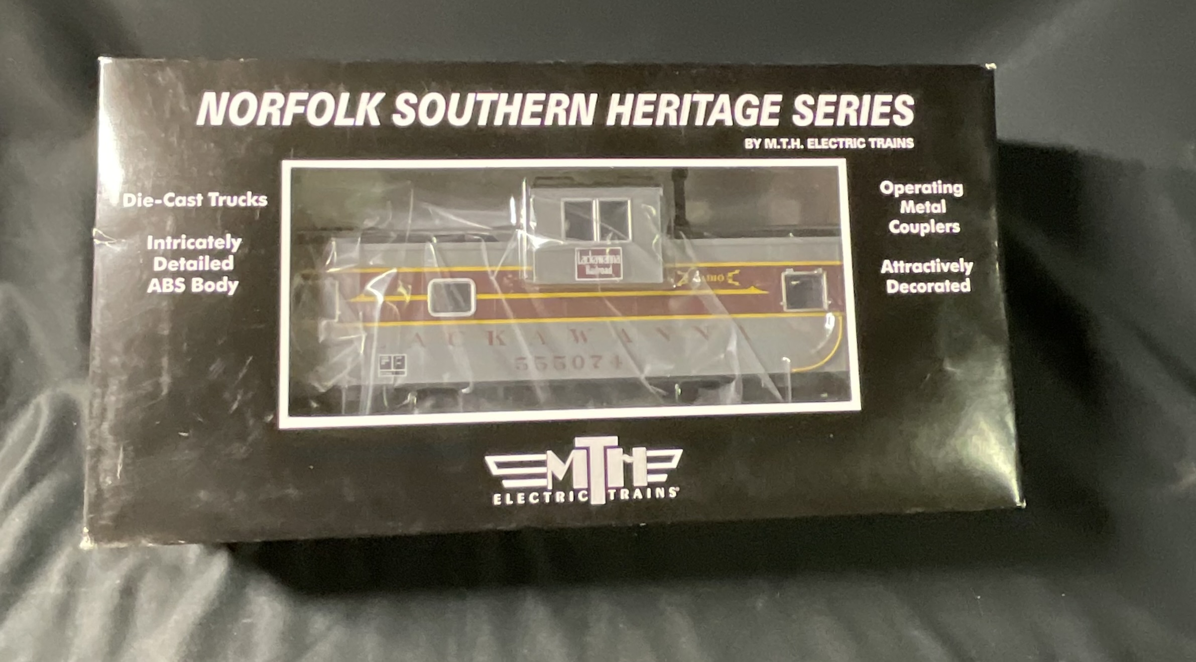 M.T.H. Electric Trains Norfolk Southern Heritage Series Lackawanna Extended Vision Caboose 20-91395