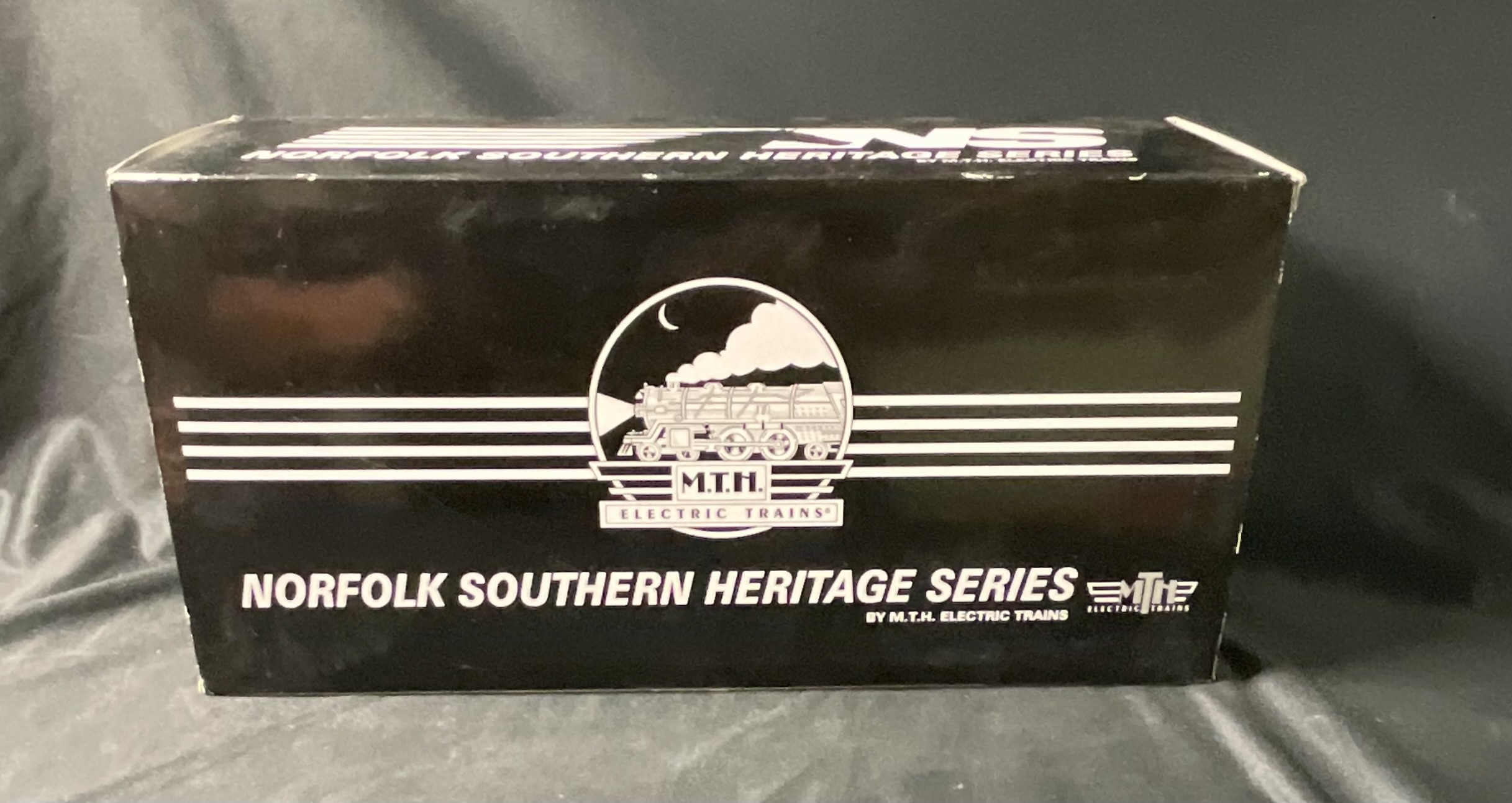 M.T.H. Electric Trains Norfolk Southern Heritage Series Lackawanna Extended Vision Caboose 20-91395