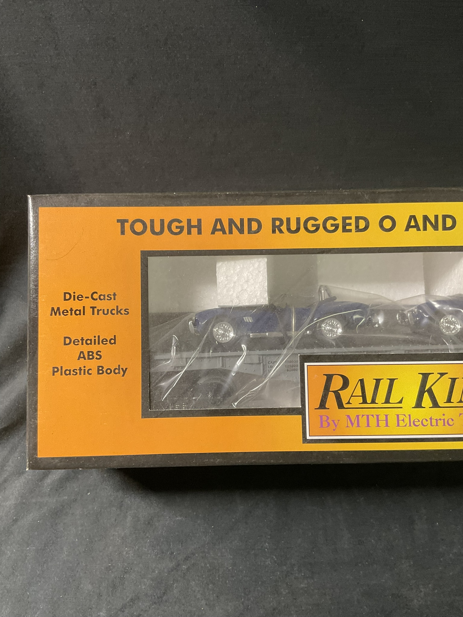 MTH Rail King O Gauge Auto Transport Flatcar with Ertl 1965 Shelby Cobras 30-7660
