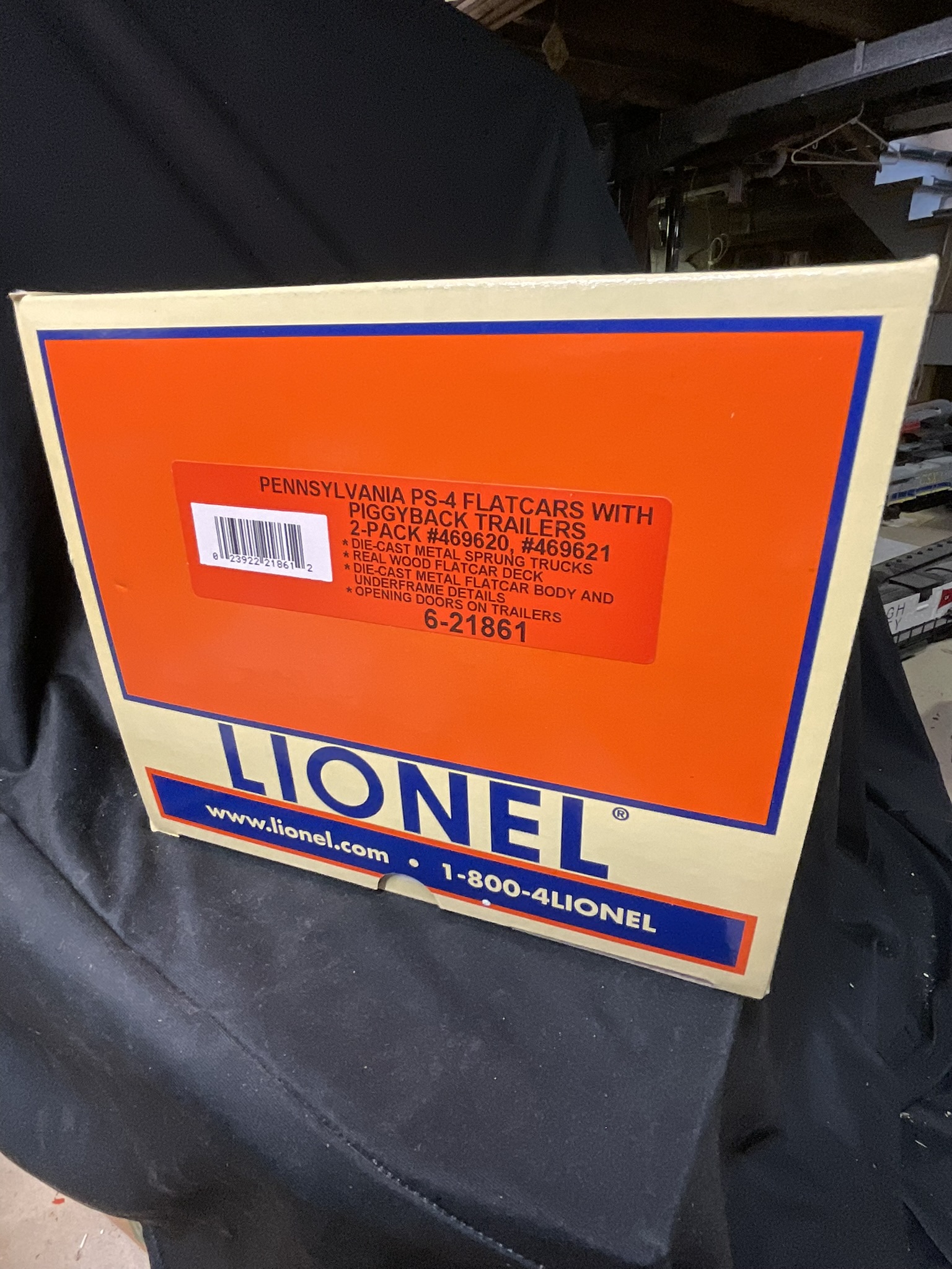 A Pair of Lionel Pennsylvania Railroad PS-4 Flatcars with Piggyback Trailers 6-21861