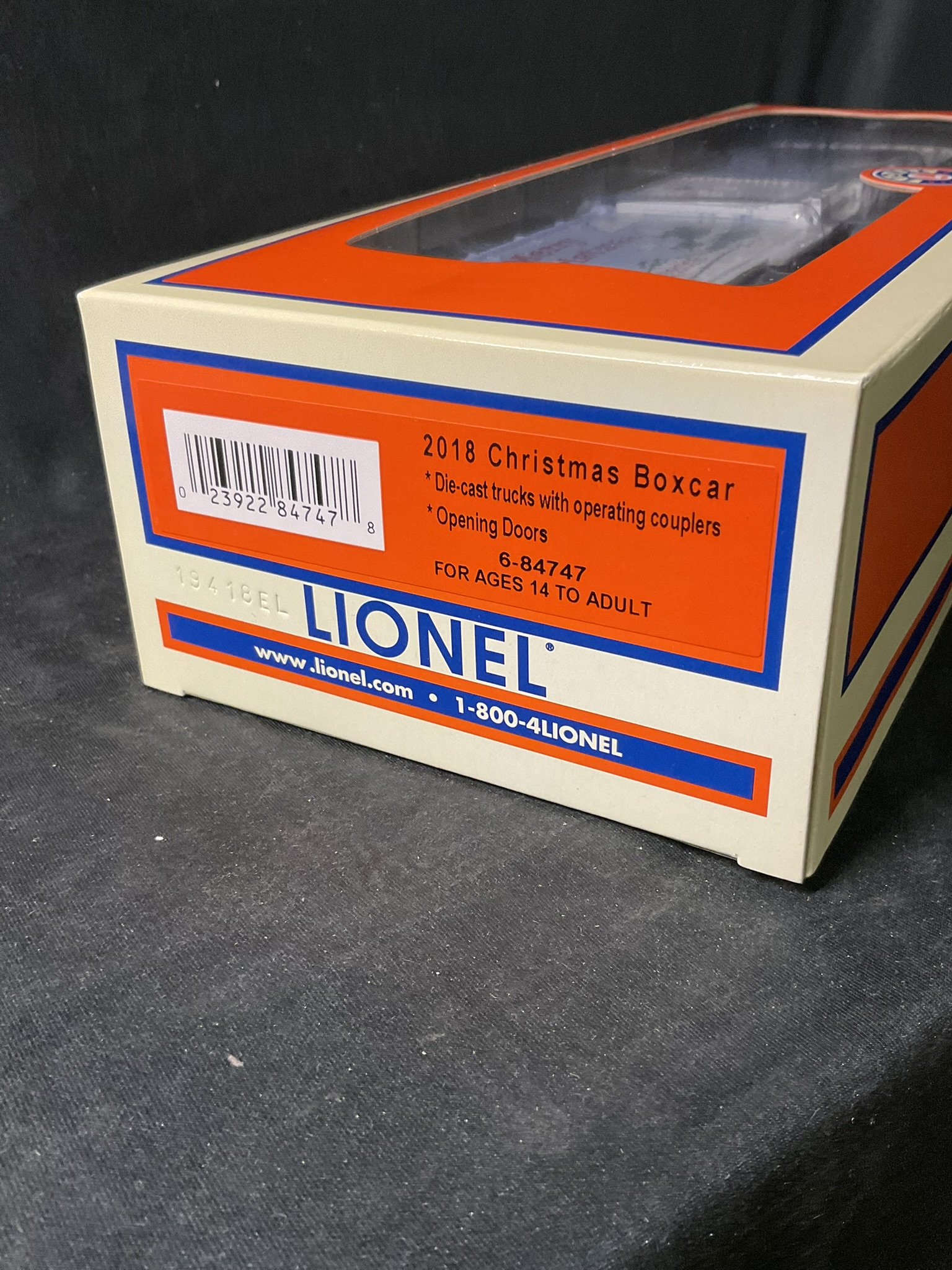 Lionel O Gauge 6-84747 2018 Christmas Boxcar