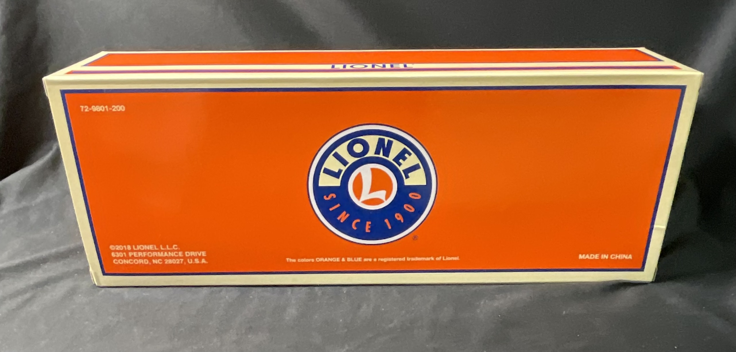 Lionel O Gauge 6-84747 2018 Christmas Boxcar