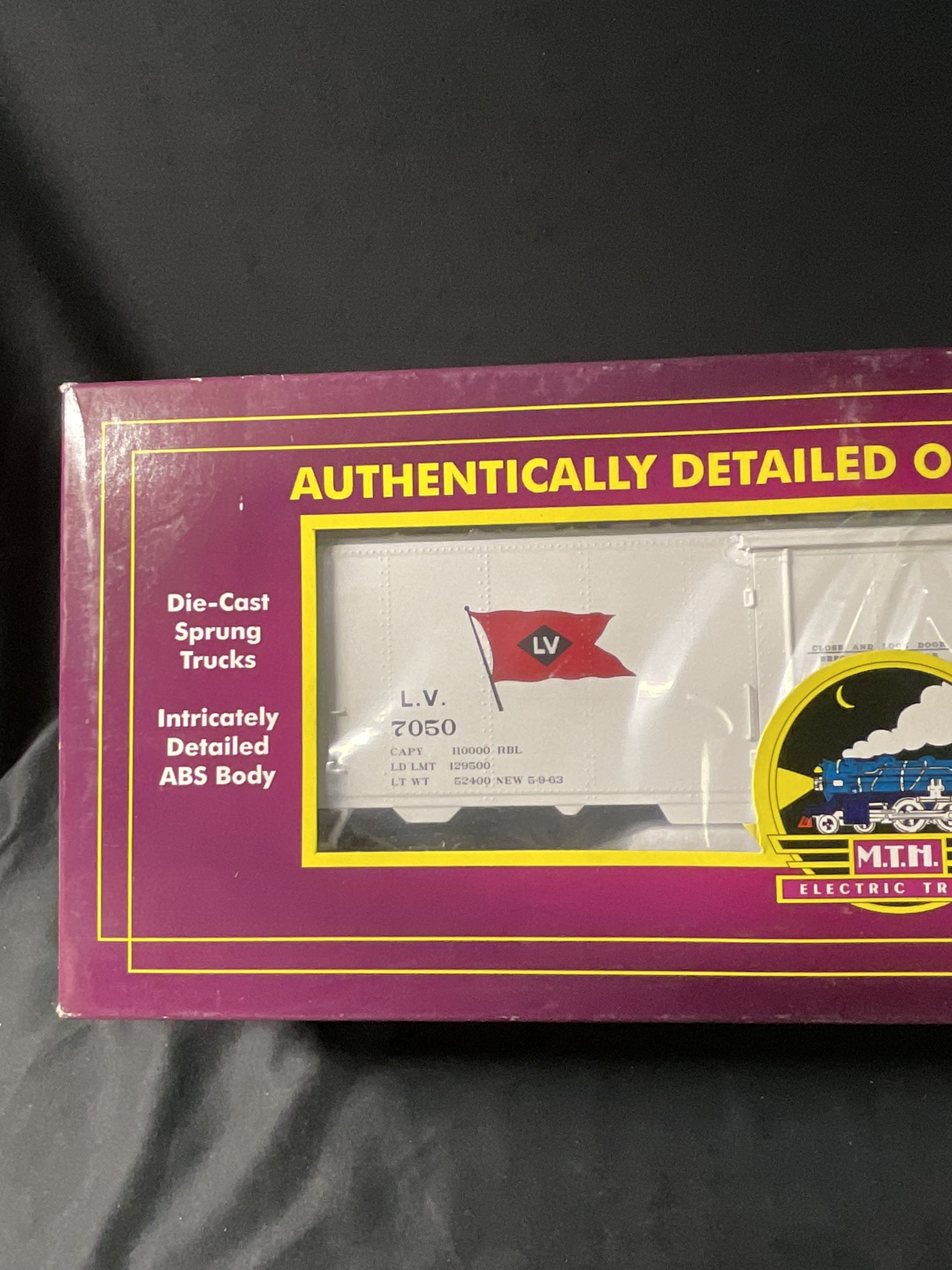 M.T.H. Electric Trains O Scale Lehigh Valley 40 Foot Reefer Car 20-94094