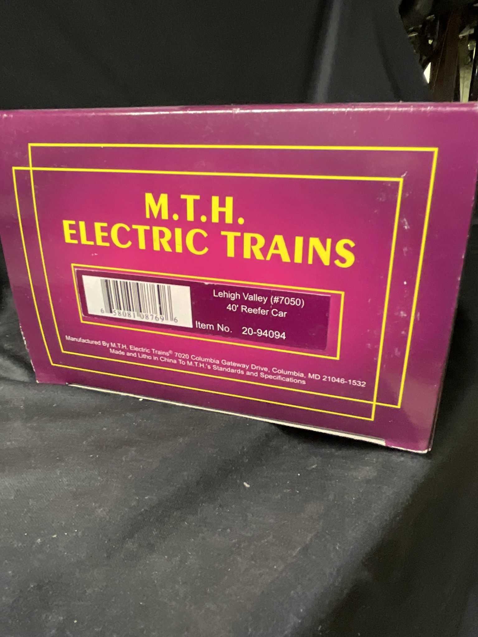 M.T.H. Electric Trains O Scale Lehigh Valley 40 Foot Reefer Car 20-94094