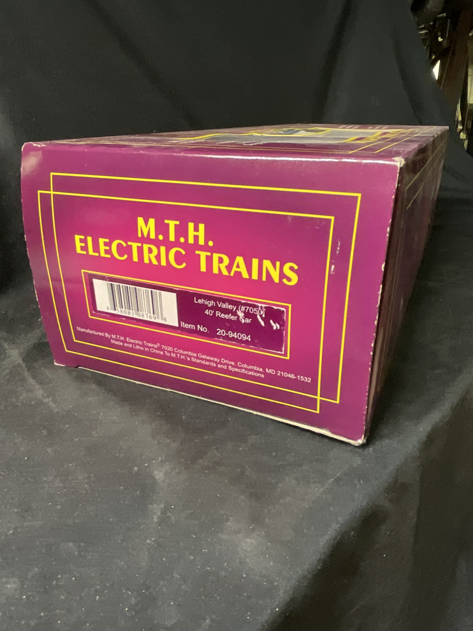 M.T.H. Electric Trains O Scale Lehigh Valley 40 Foot Reefer Car 20-94094