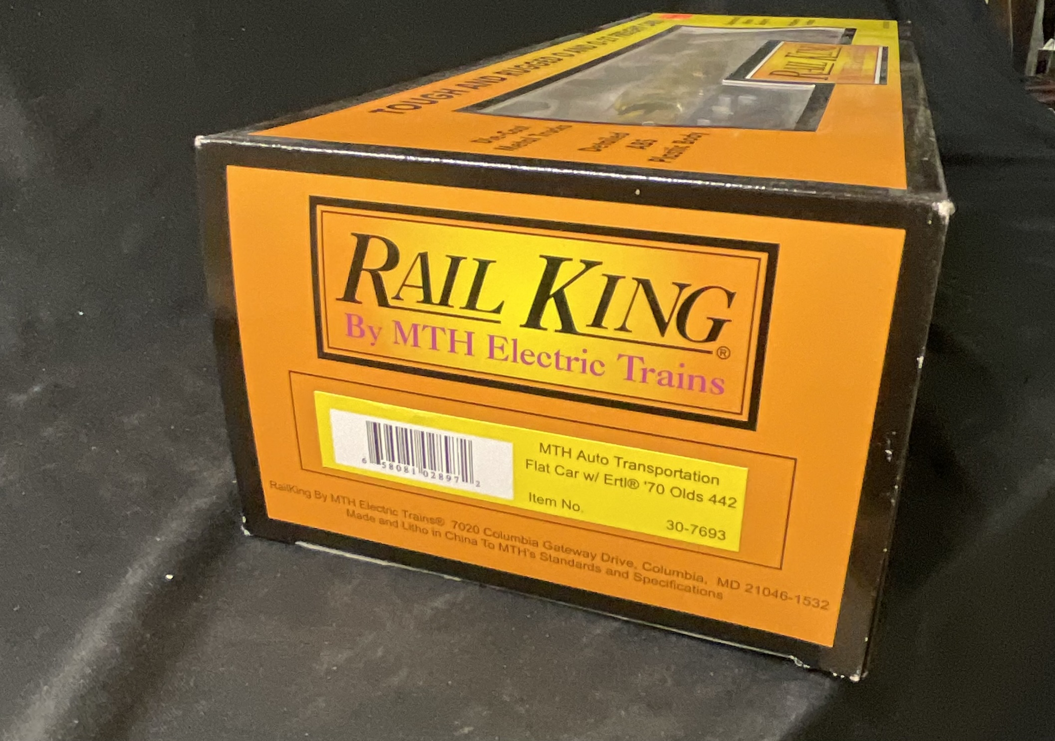 MTH RailKing Auto Transportation Flatcar with A Pair of Ertl 1970 Oldsmobile 442 Cars