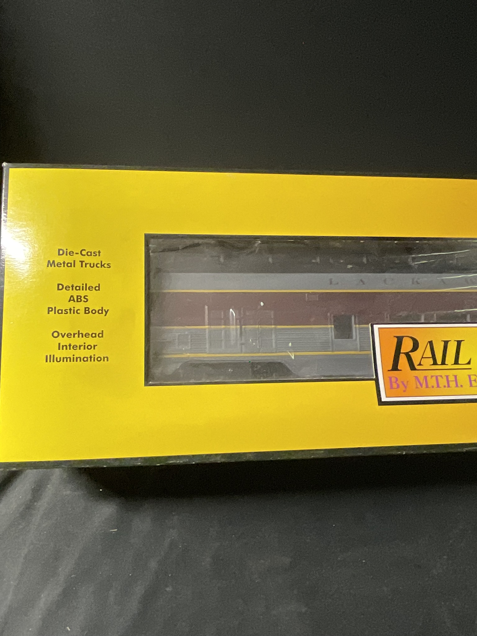 M.T.H. Electric Trains Rail King O-Gauge Lackawanna 60-Foot Streamlined Full-Length Vista Dome Car 30-67153