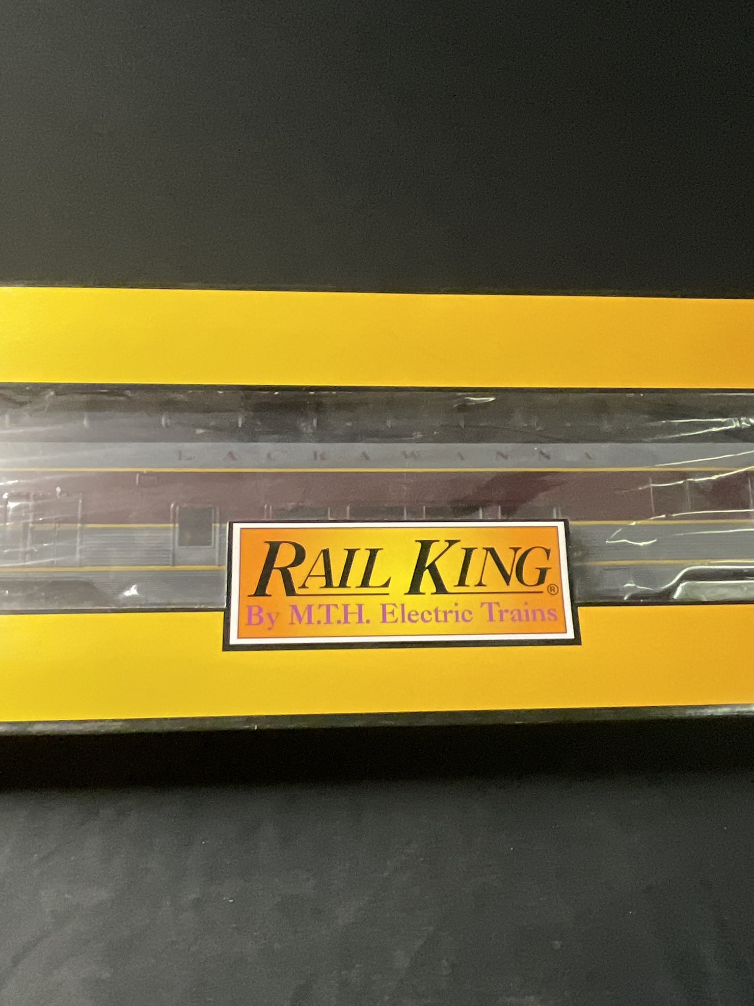 M.T.H. Electric Trains Rail King O-Gauge Lackawanna 60-Foot Streamlined Full-Length Vista Dome Car 30-67153