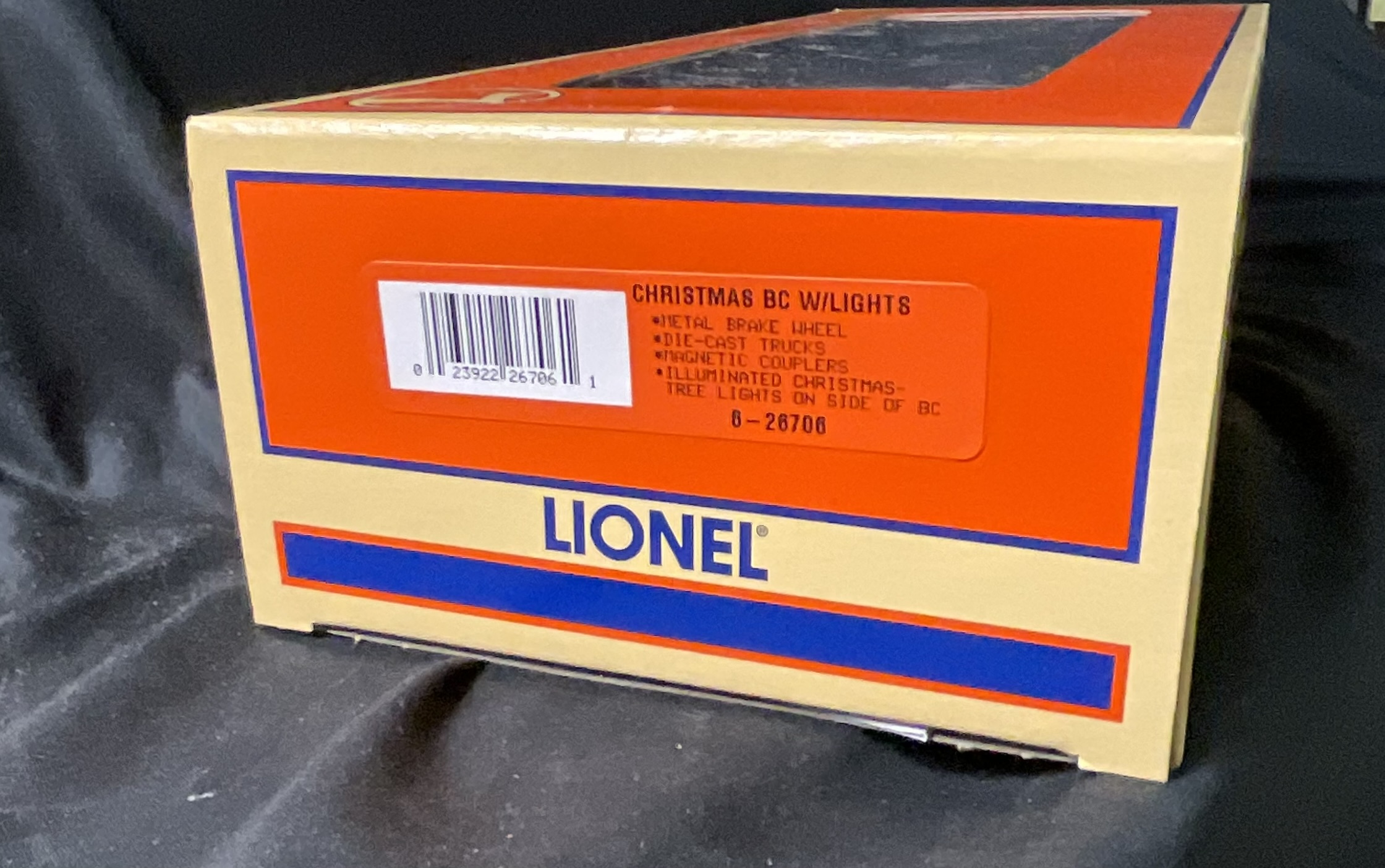 Lionel O-Gauge 6-26706 Christmas Boxcar with Illuminated Lights