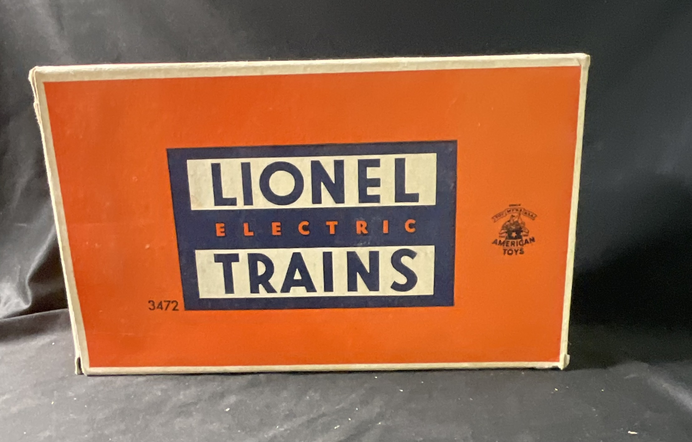 Lionel No. 3472 Operating Milk Car with Platform and Original Box